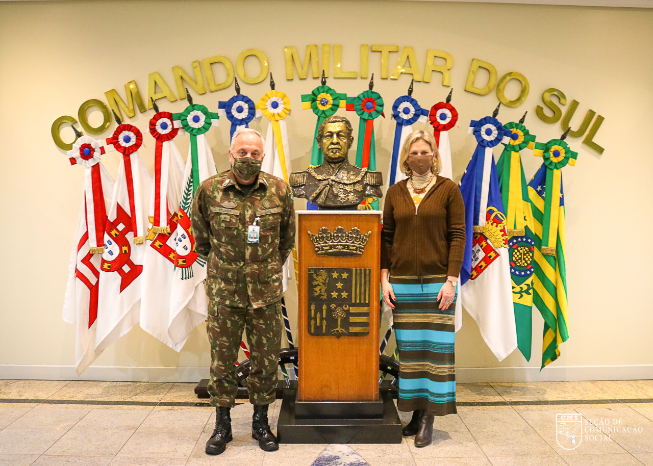 Na capital gaúcha, Paula também visitou o comandante da 3ª Região Militar. Parceria entre Prefeitura e Exército foram reforçadas