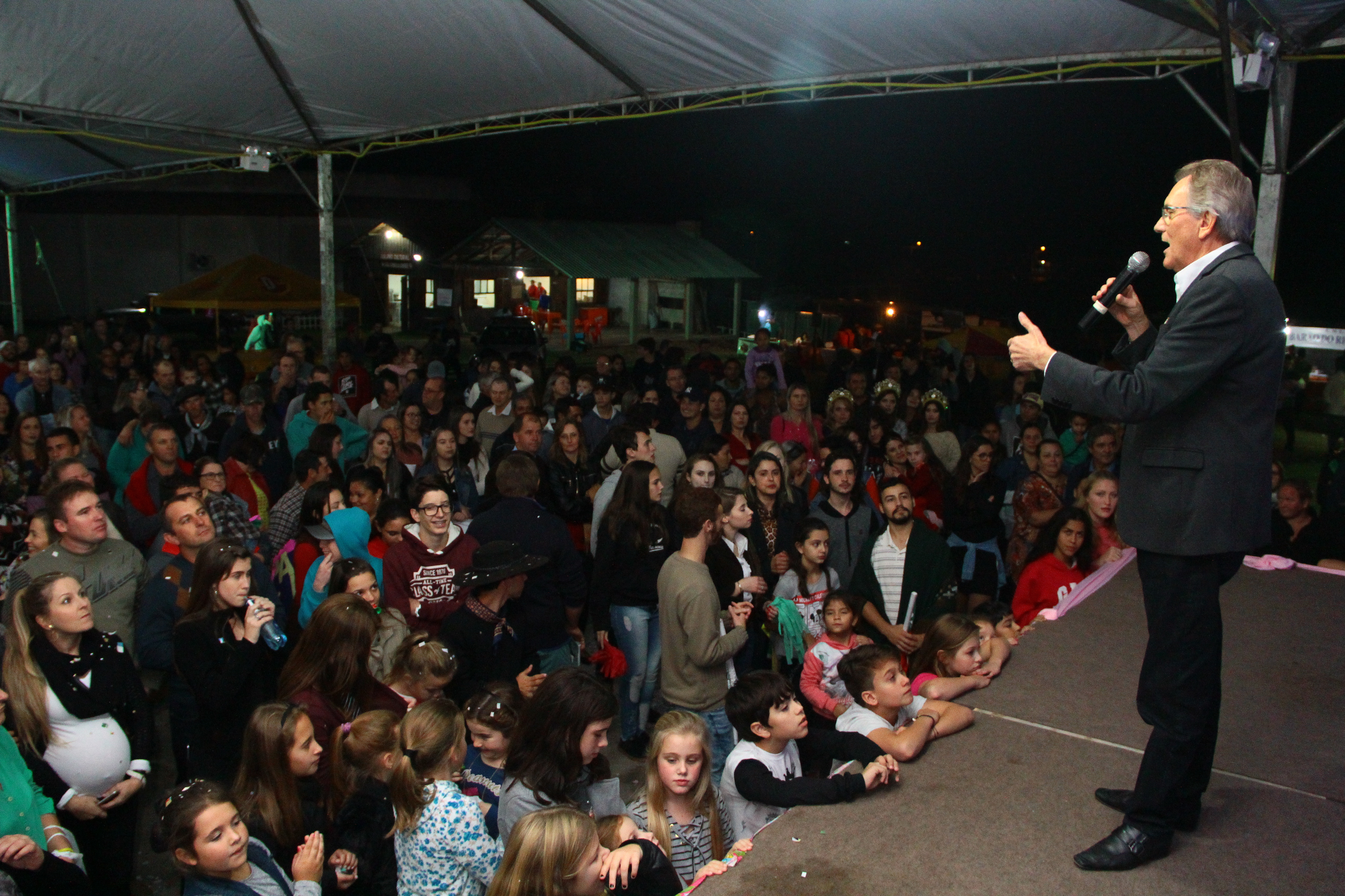 O prefeito em exercício Idemar Barz acompanhou parte da programação alusiva ao trigésimo aniversário da cidade