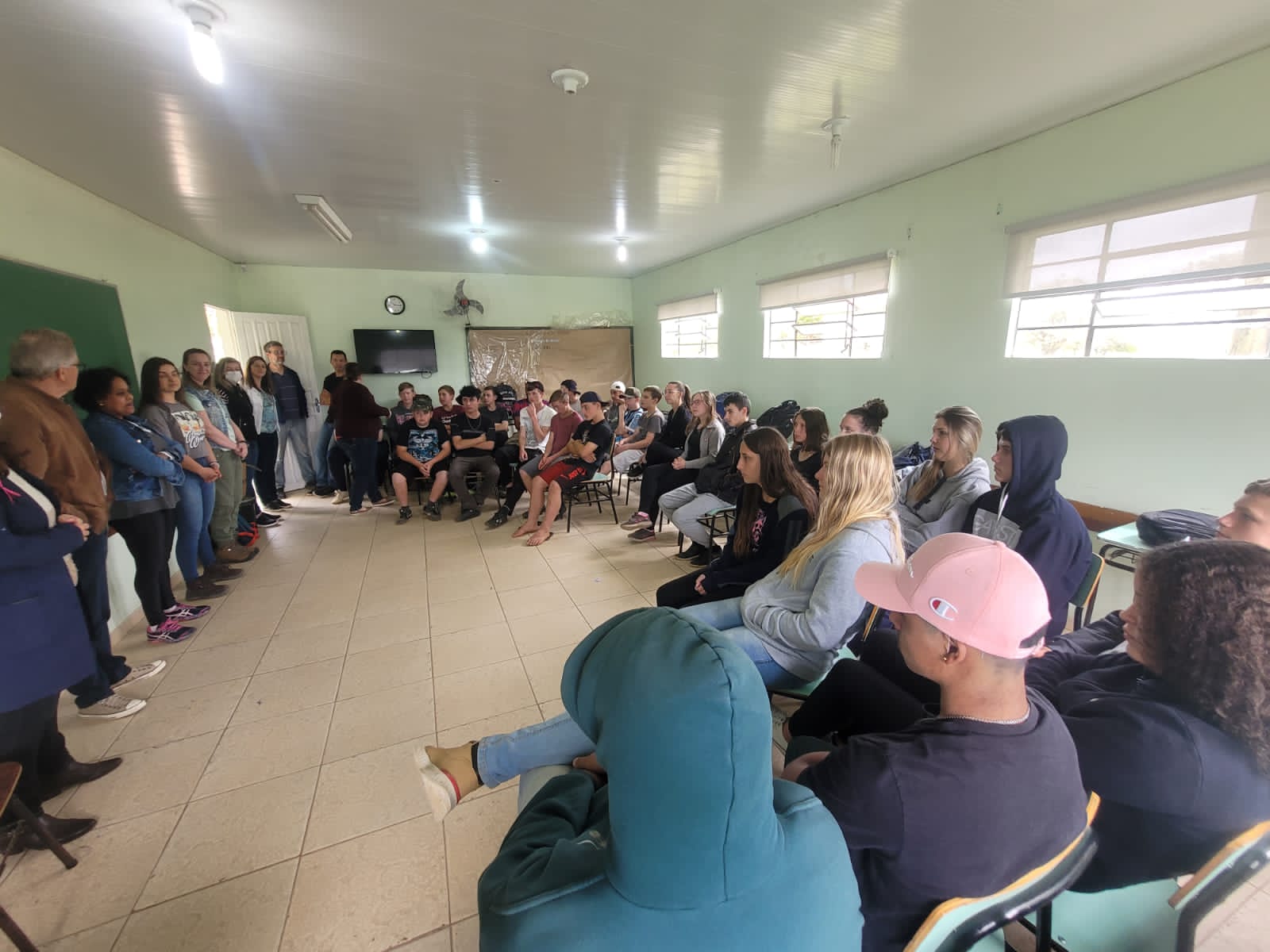 Profissionais da Secretaria de Desenvolvimento Rural palestram e promovem atividades com alunos da Escola Doutor Berchon