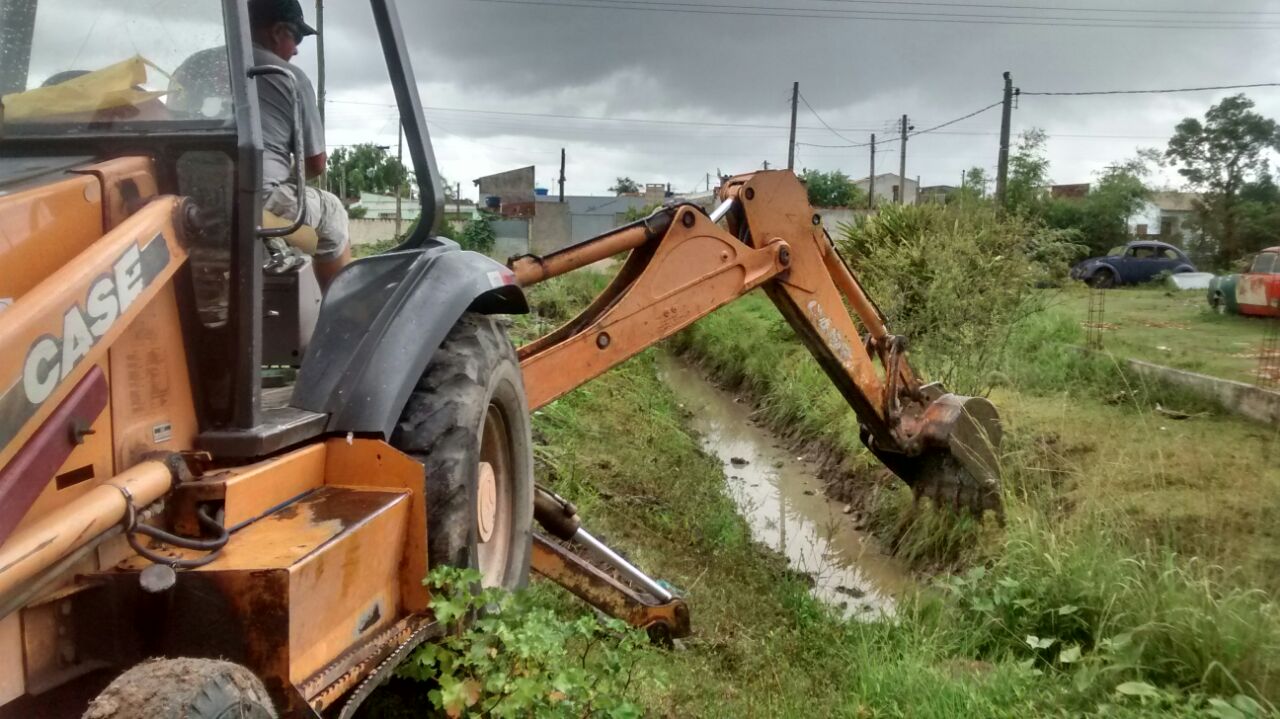 No sábado (24), teve início a primeira etapa de limpeza de valetas,  uma extensão de dois mil metros,  do Corredor do Obelisco até a Vila Vasco Pires