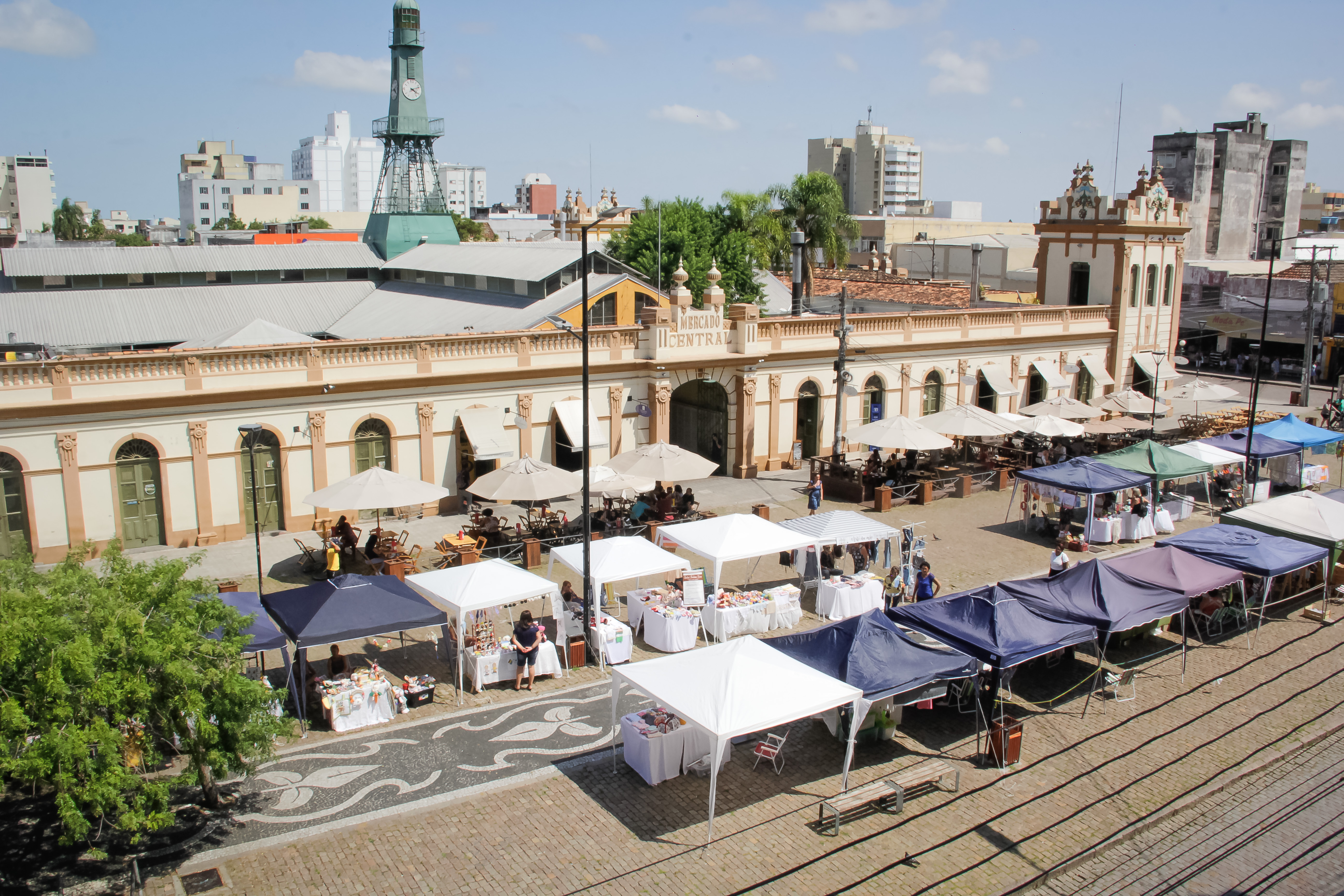 Evento reuniu trabalhos de 30 artesãs e integrou a Semana da Mulher