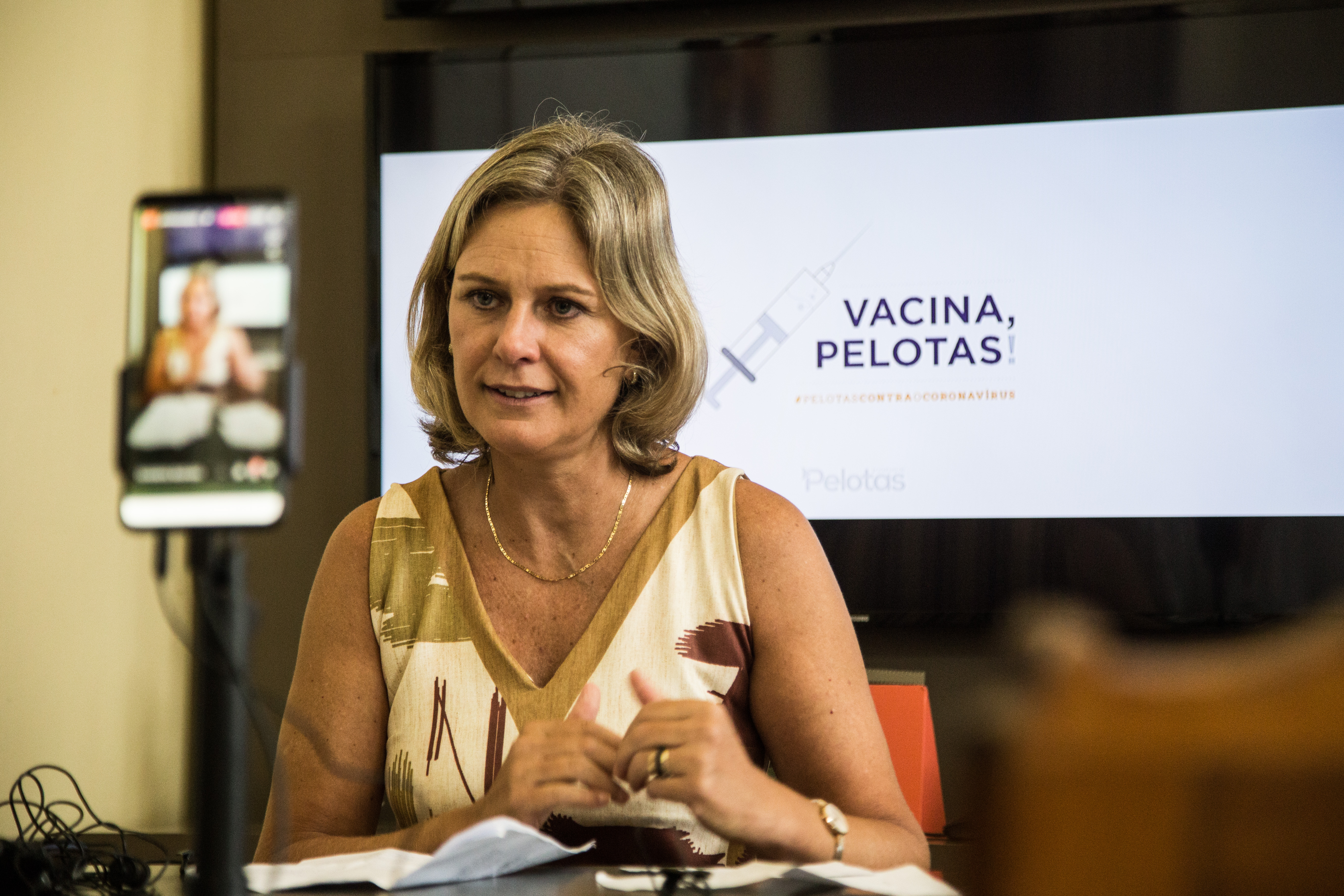 Paula anuncia drive-thru para imunizar idosos e distribuição de senhas para quem procurar UBSs e não conseguir se vacinar