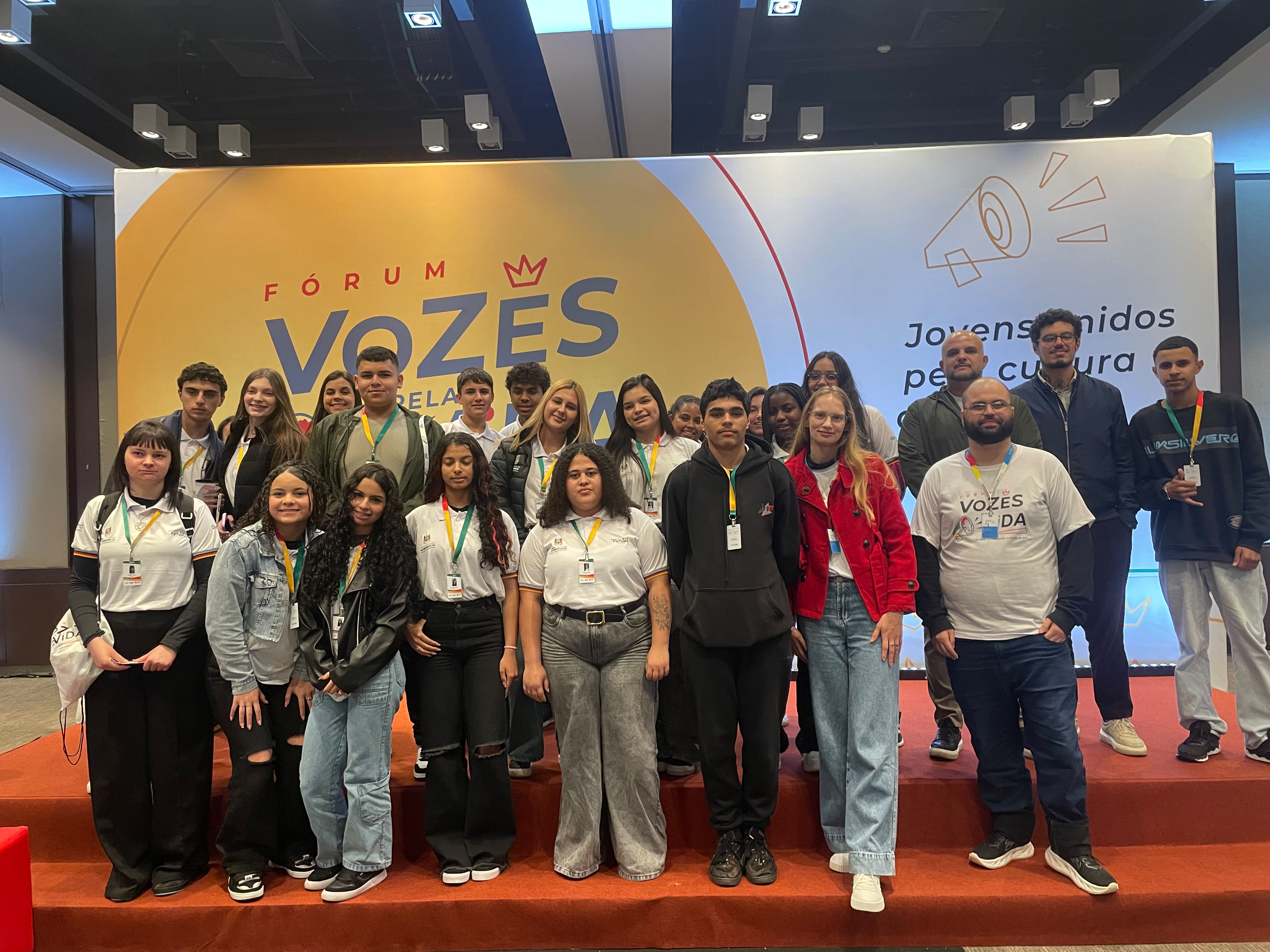 Servidores da SELJ compareceram ao evento com jovens aprendizes integrantes do programa Partiu Futuro