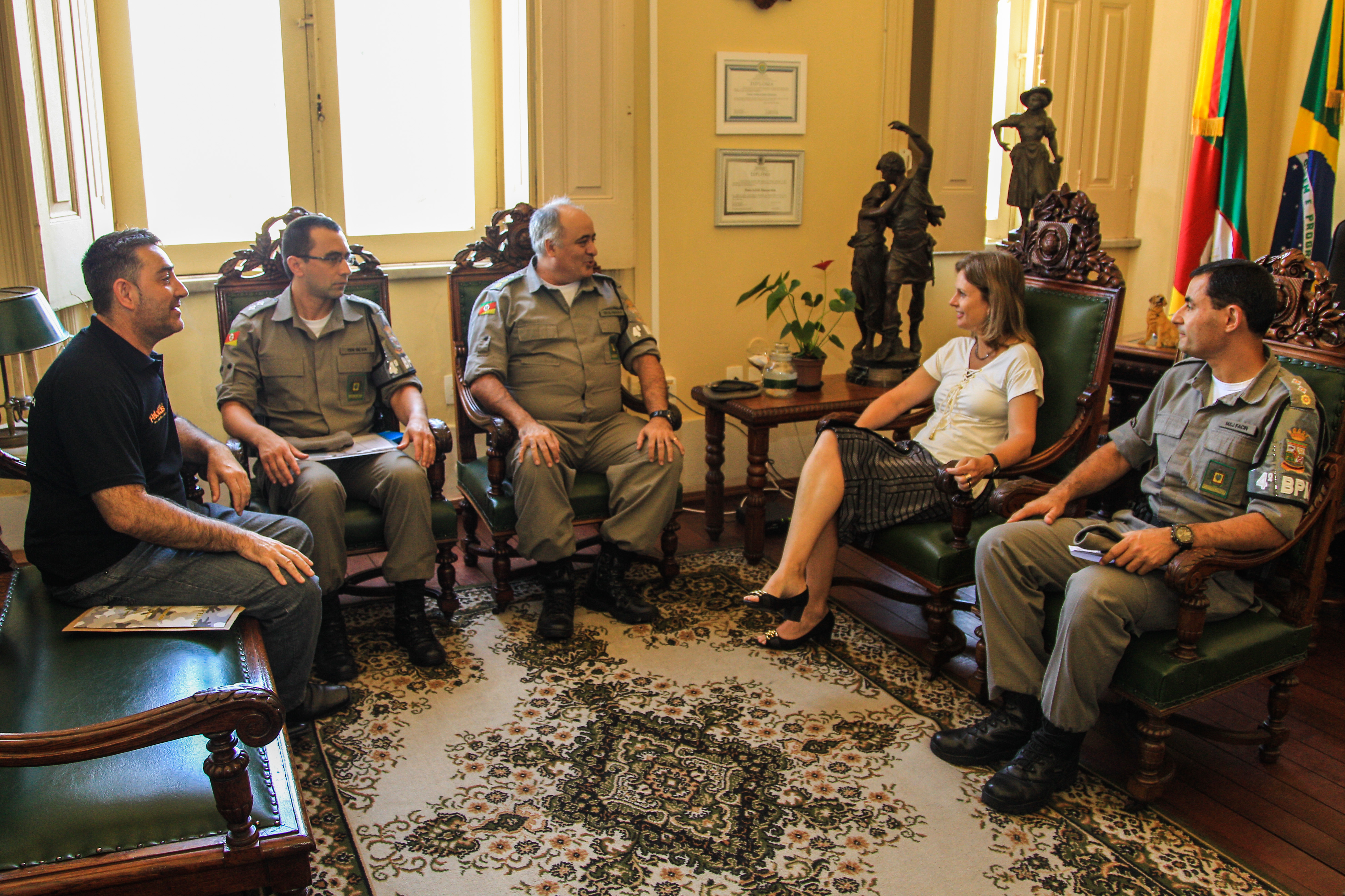 Paula recebeu sugestões em reunião com o comandante do 4° BPM, Eduardo dos Santos Perachi