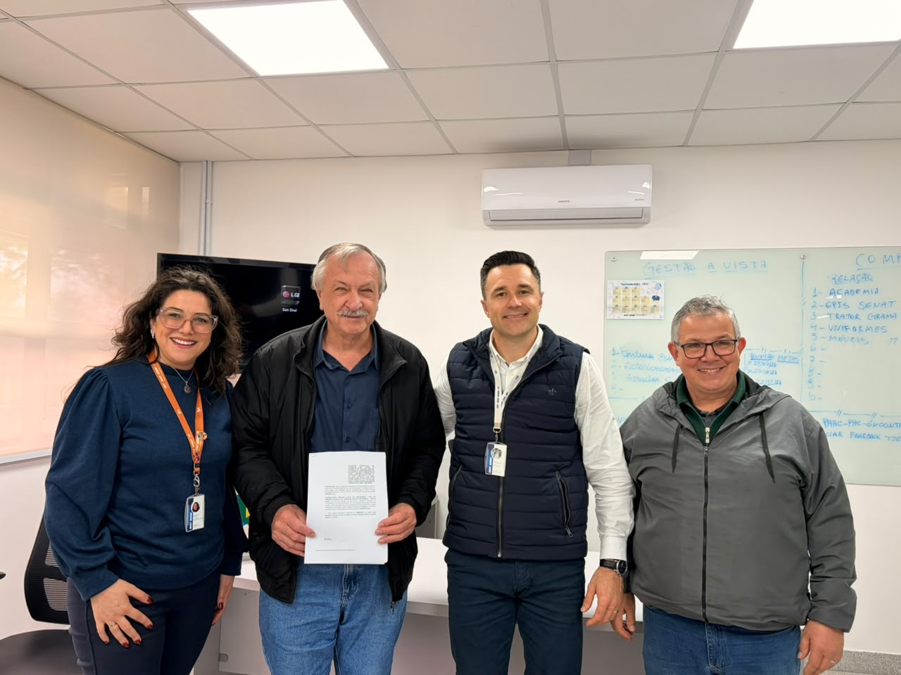 Termo de cooperação técnica prevê atualização dos cursos para motoristas operadores de máquinas pesadas da autarquia