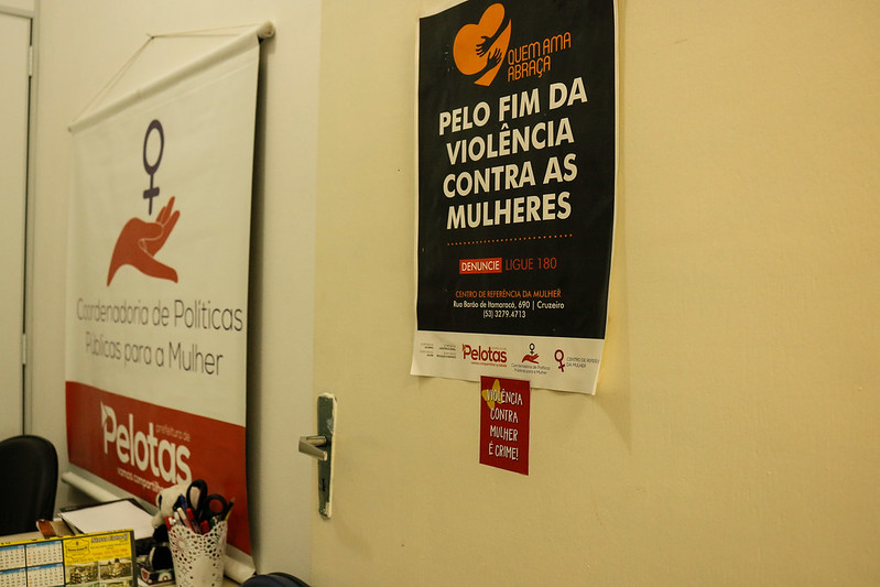Prefeitura e sociedade civil atuam na conscientização e enfrentamento da violência contra a mulher, com realização de lives e lançamento de campanhas