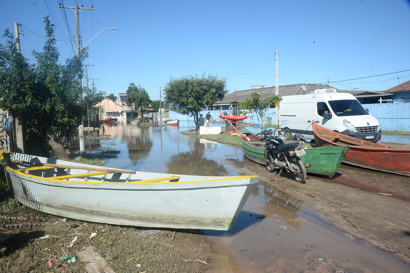 Prefeitura organiza atendimento de 24 horas na Colônia de Pescadores com apoio da Marinha do Brasil e Exército