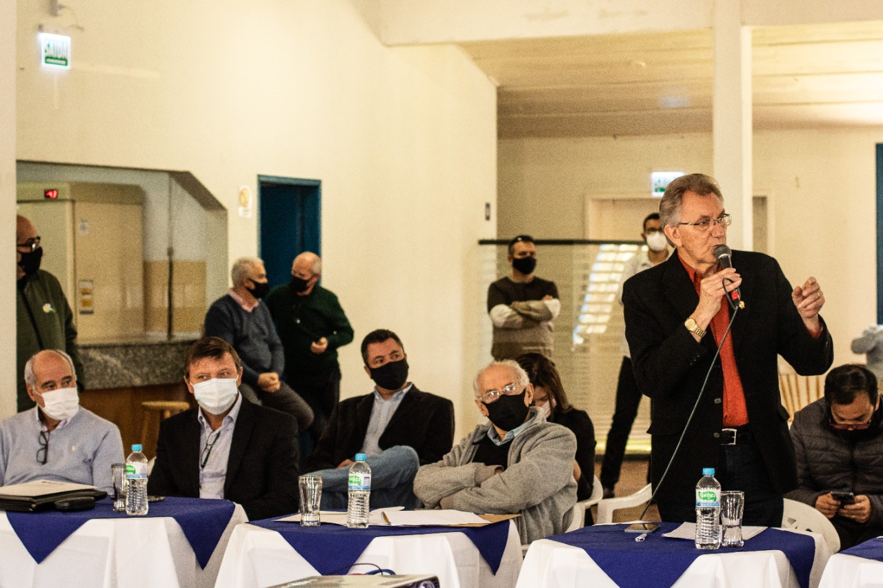 No encontro em Canguçu, prefeitos falaram sobre os primeiros 200 dias das administrações municipais. Evento também celebrou os 57 anos de fundação da entidade