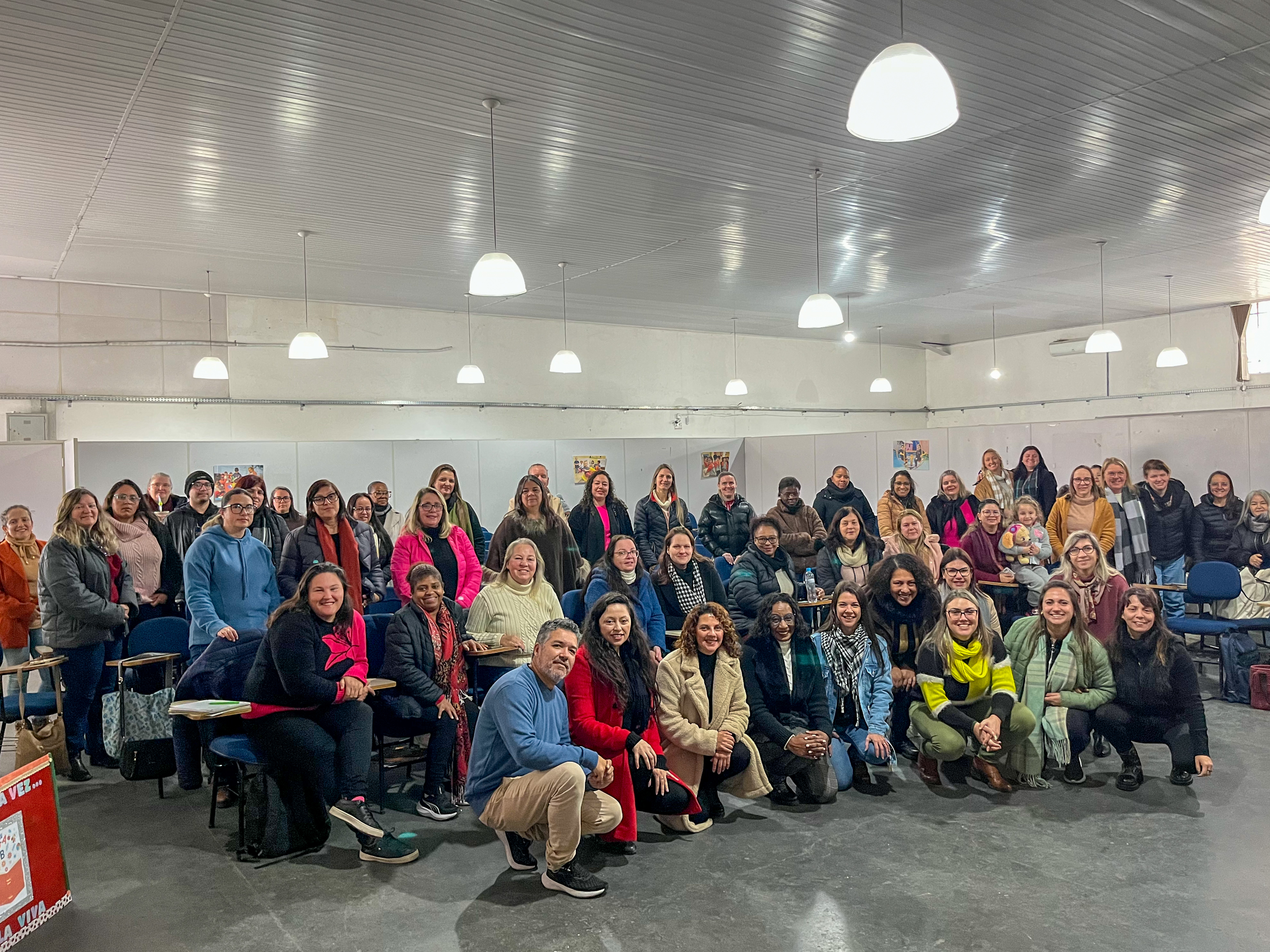 Durante encontro final, professores apresentaram as práticas pedagógicas inspiradas no LEEI que foram desenvolvidas com seus estudantes