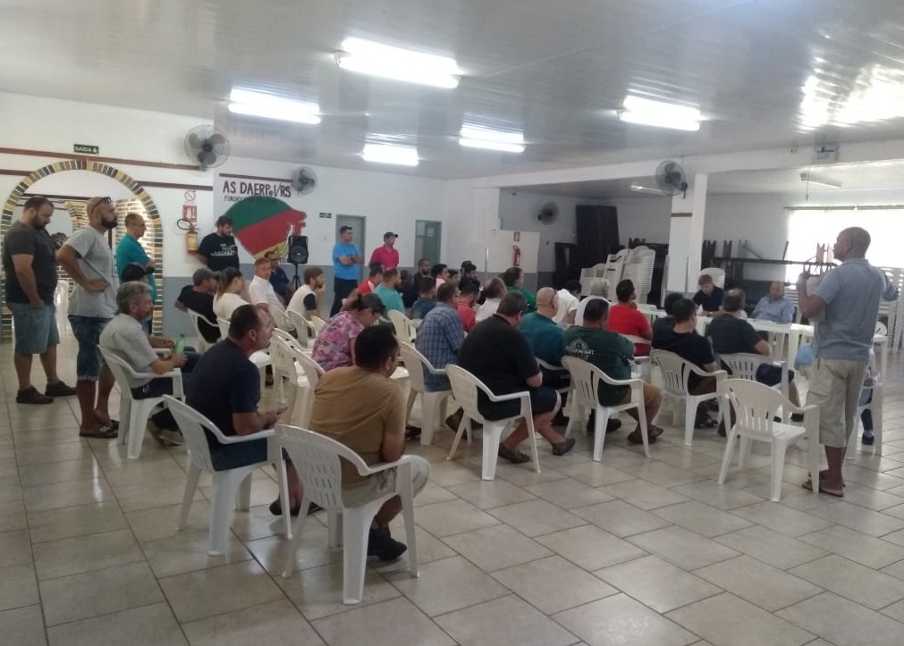 Grupo discutiu lei para regulamentar o transporte de passageiros nessa modalidade