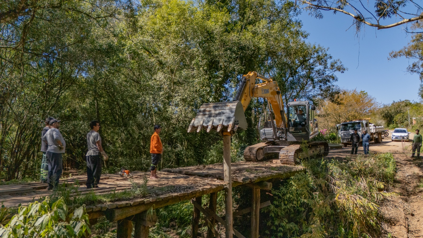 Oito das pontes precisaram ser reconstruídas e as outras passaram por reformas significativas de estruturas