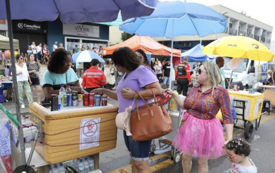 Empreendedores inscritos para trabalhar no evento tiveram seus espaços sorteados nesta quinta-feira (27) e receberam orientações da Vigilância Sanitária durante reunião na Secretaria de Urbanismo