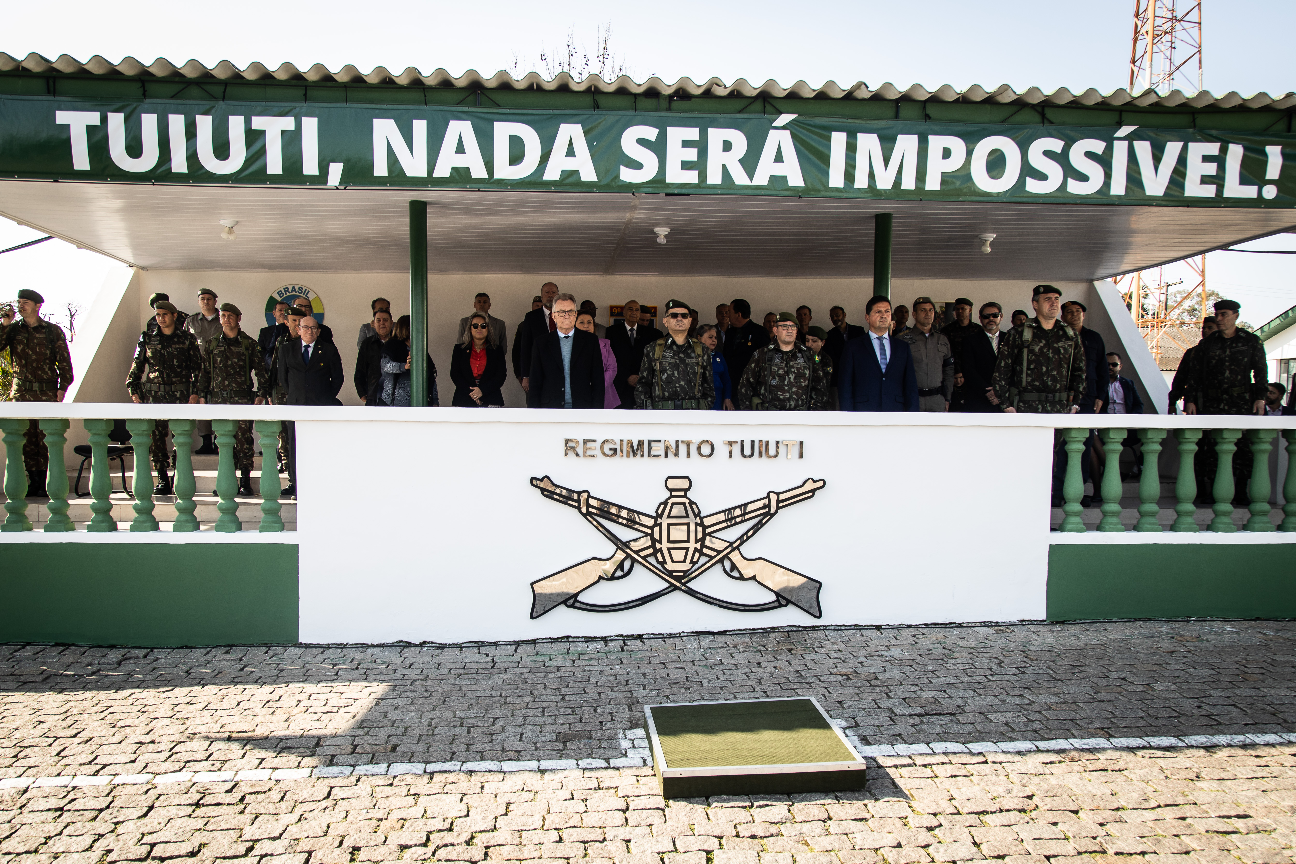 Ato cívico reúne militares, autoridades e público no 9º Batalhão de Infantaria Motorizado – Regimento Tuiuti