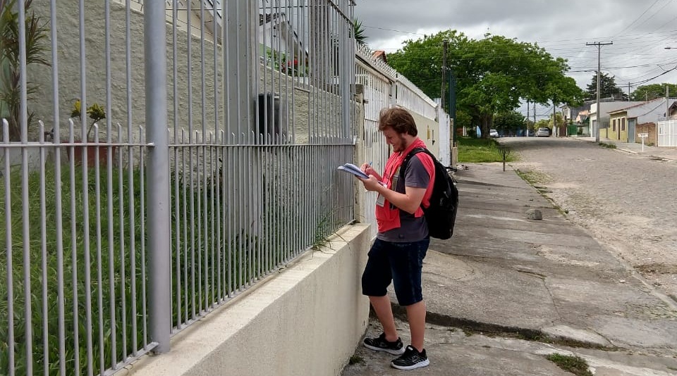 Entrevistas sobre deslocamento de pedestres, ciclistas e motoristas são realizadas no Areal, Laranjal, São Gonçalo, Três Vendas e Fragata