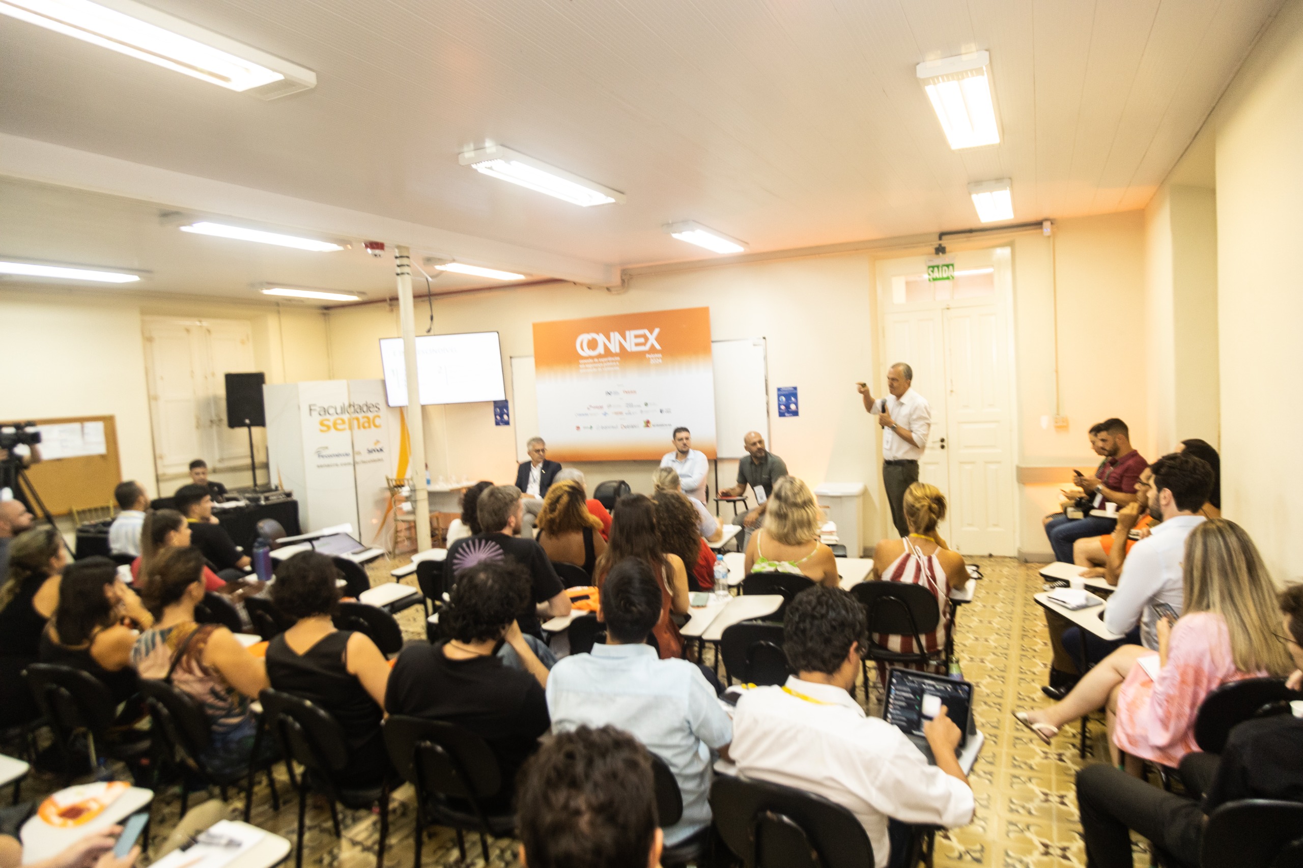Foram apresentadas experiências exitosas nas cidades de Recife, Carmo de Cajuru e Medellín, na Colômbia
