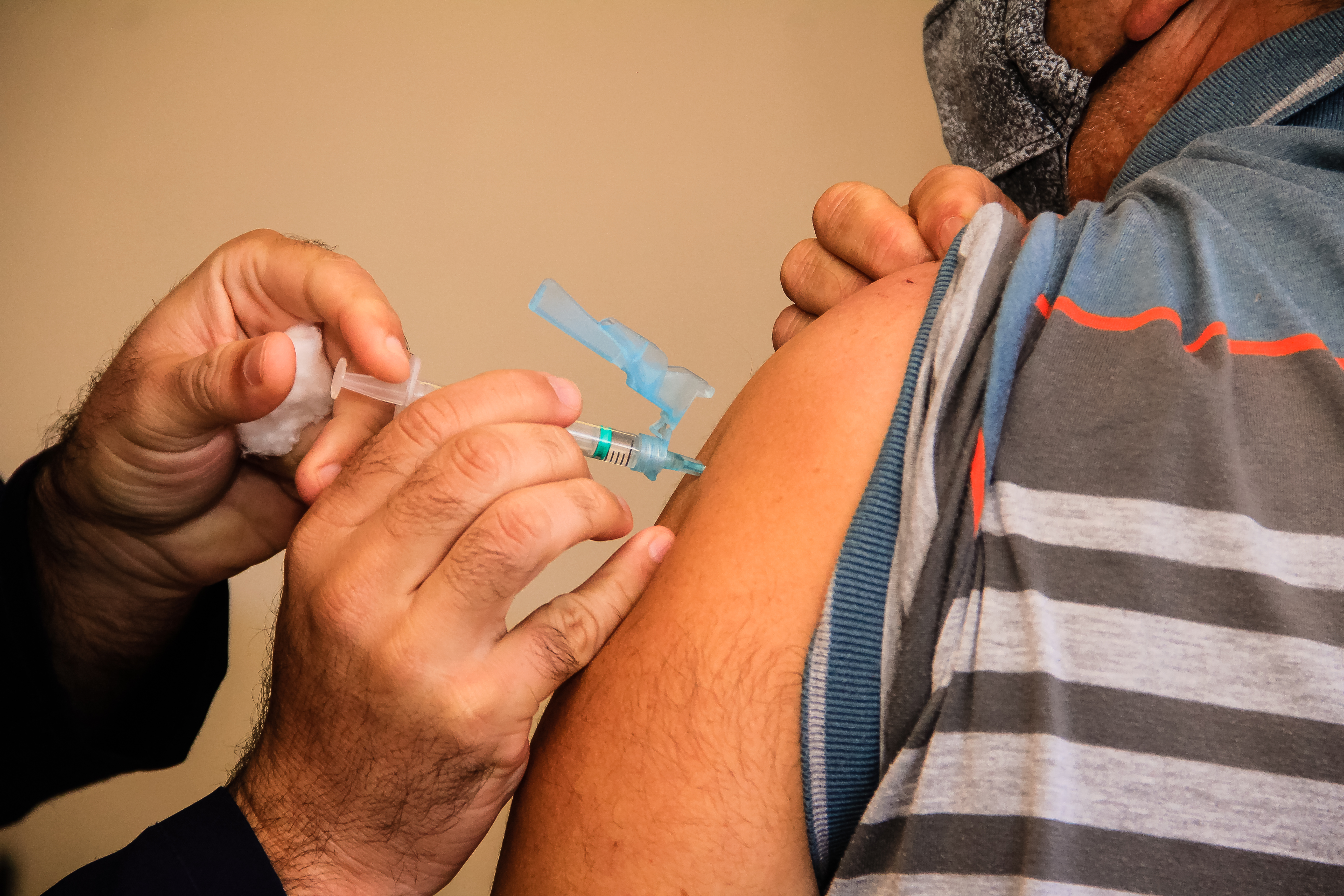 Vacinação em domicílio é exclusiva para pacientes acamados com as comorbidades previstas no Plano Estadual, restritos ao leito, com idades entre 59 e 18 anos