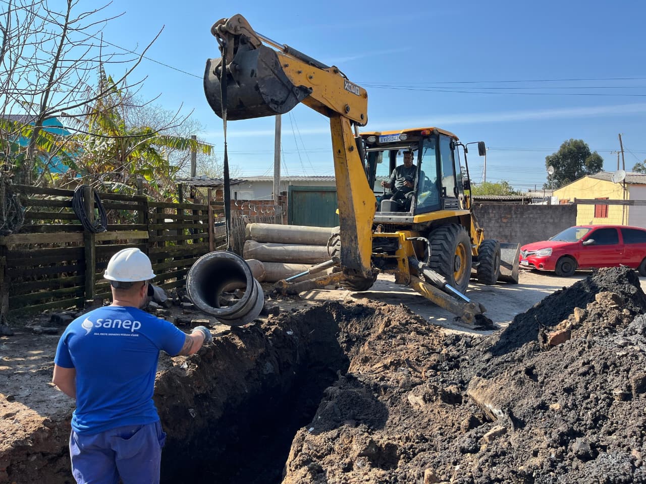 Tubulação pluvial em trecho de aproximadamente 150 metros da avenida Brasil visa corrigir problema de escoamento na entrada do loteamento Ceval