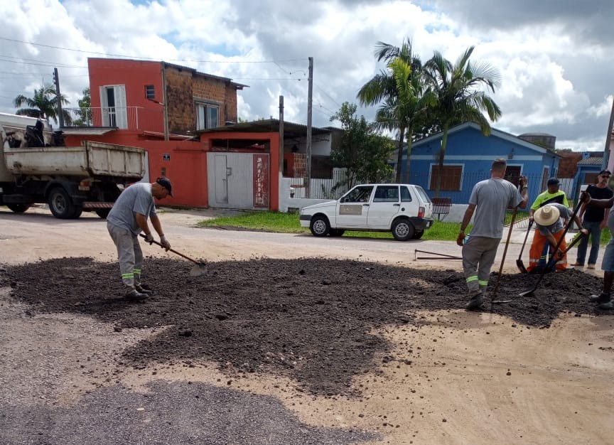 Serviços desta quinta melhoraram as condições viárias de cinco vias nas Três Vendas e Areal