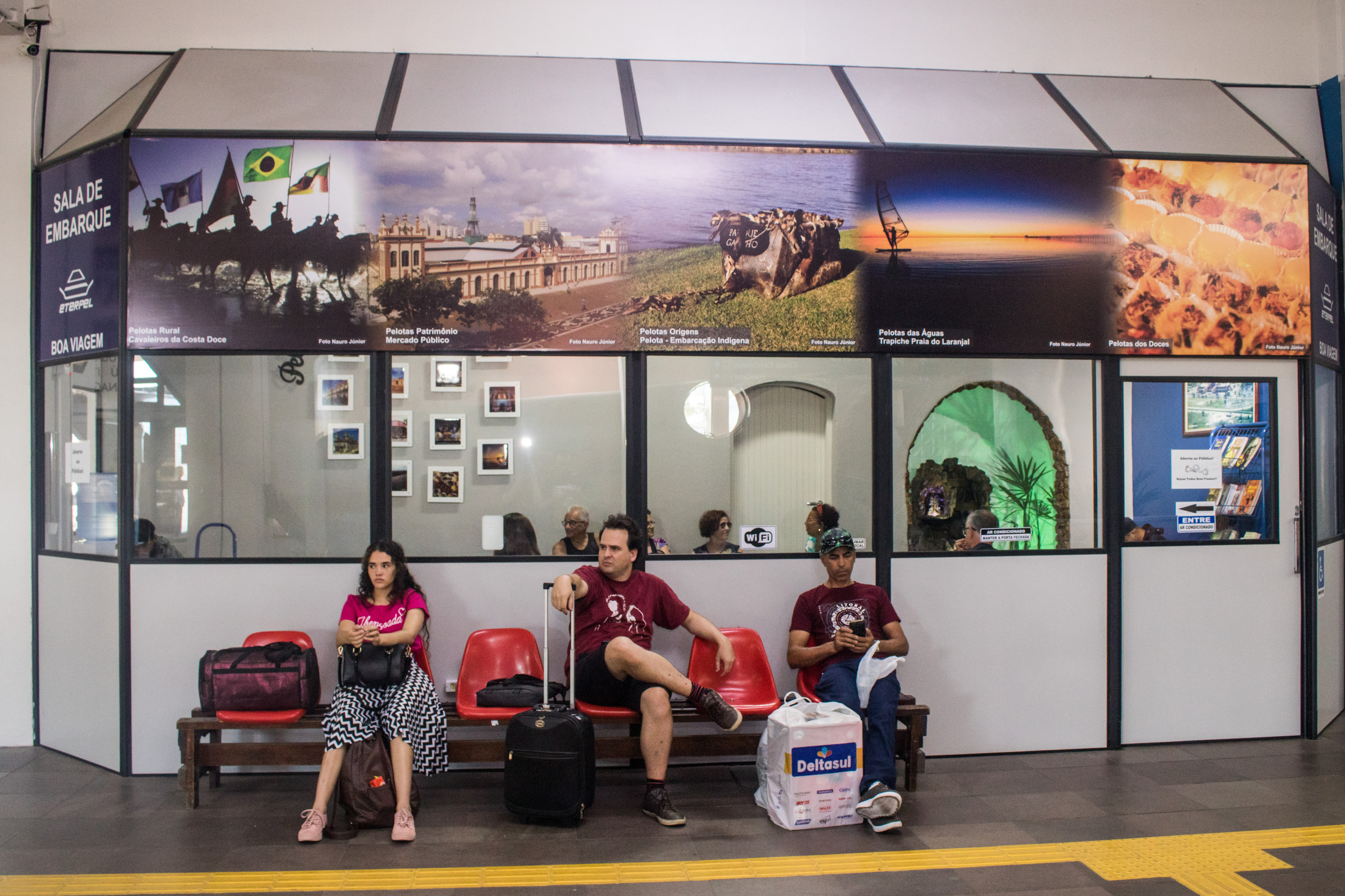 Espaços climatizados, com livros e TV, buscam tornar a rodoviária um local mais acolhedor para os usuários