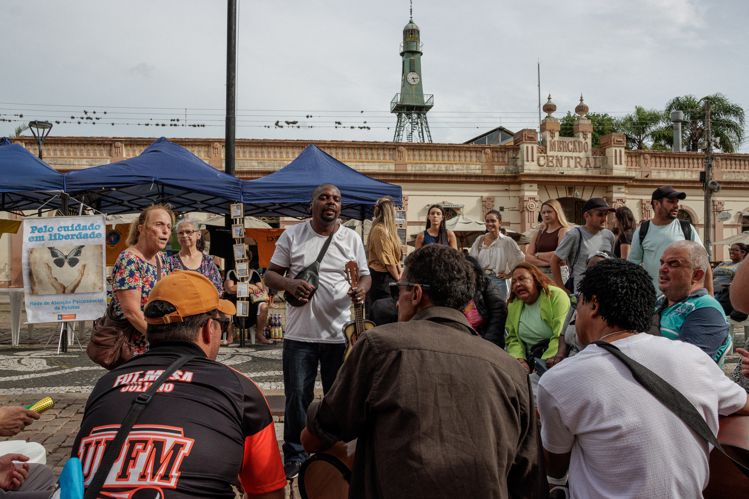 A edição desta quarta-feira (15) teve música, artesanato e outros tipos de artes, rodas de conversas, orientações de saúde mental e painéis