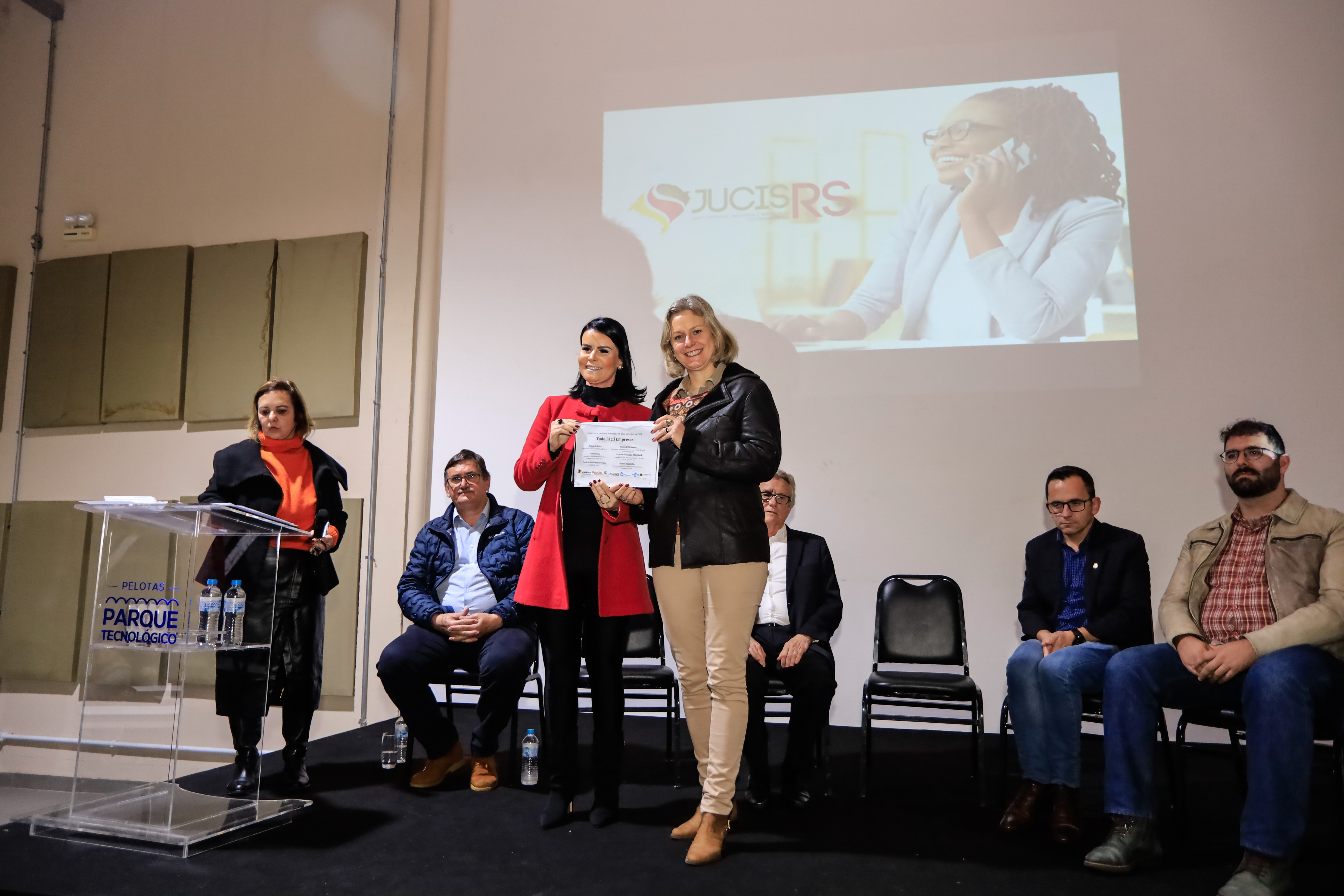 Sistema desenvolvido pelo Estado em parceria com o Município busca agilizar a abertura de novos empreendimentos e foi inaugurado pela prefeita Paula