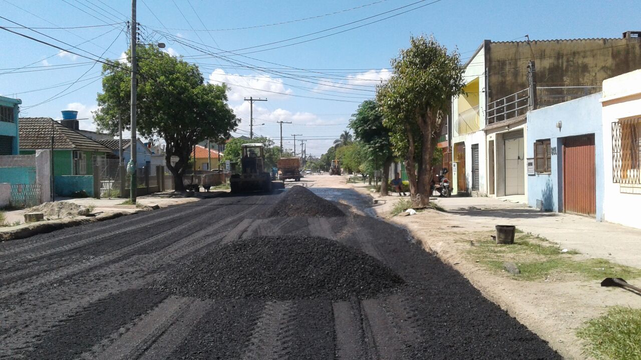Smop faz o recapeamento em asfalto em dez quadras da via