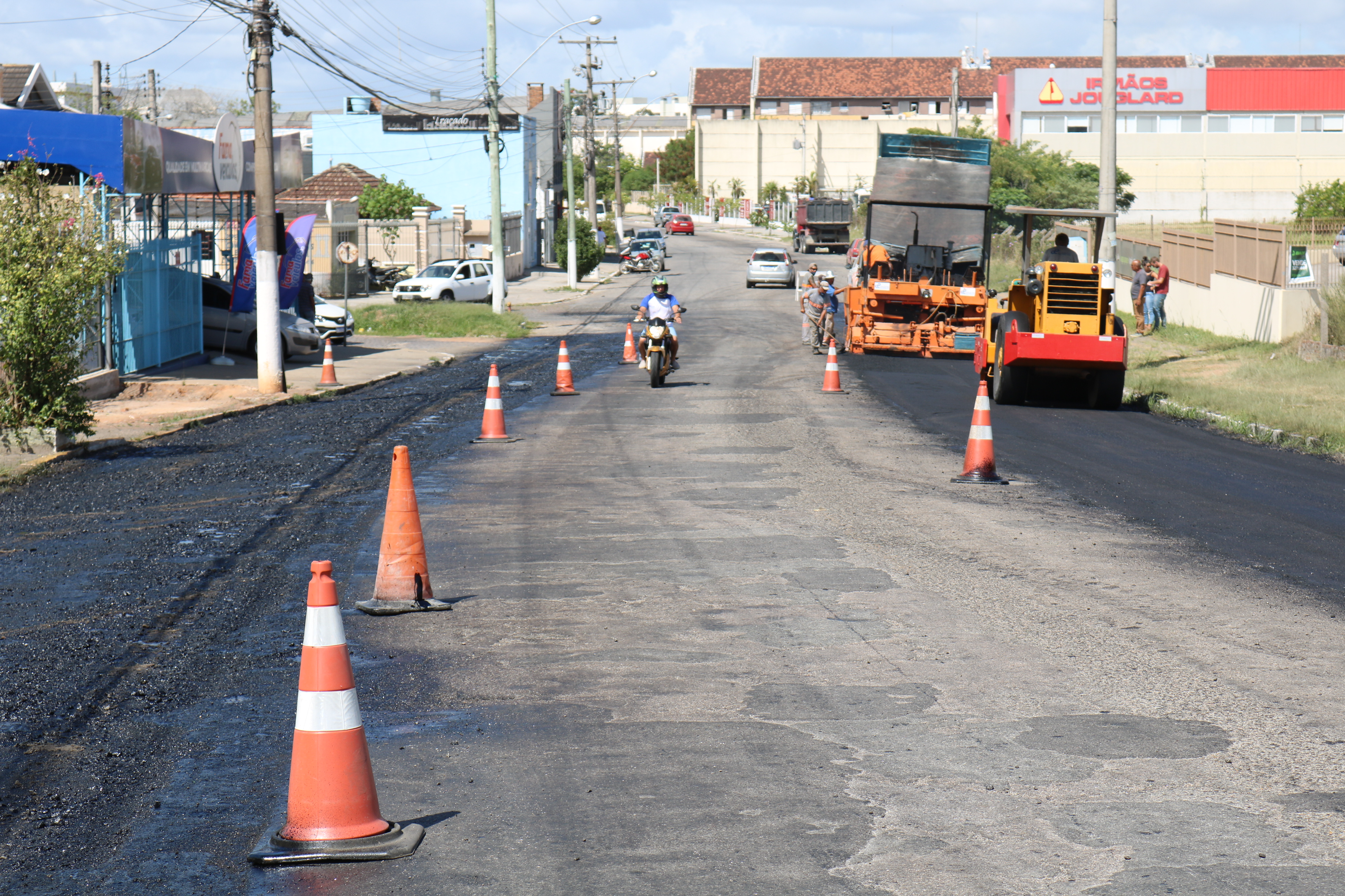 Requalificação de dois quilômetros da via está inserida no projeto Pavimentação nos Bairros, do programa #ObraNoBairro