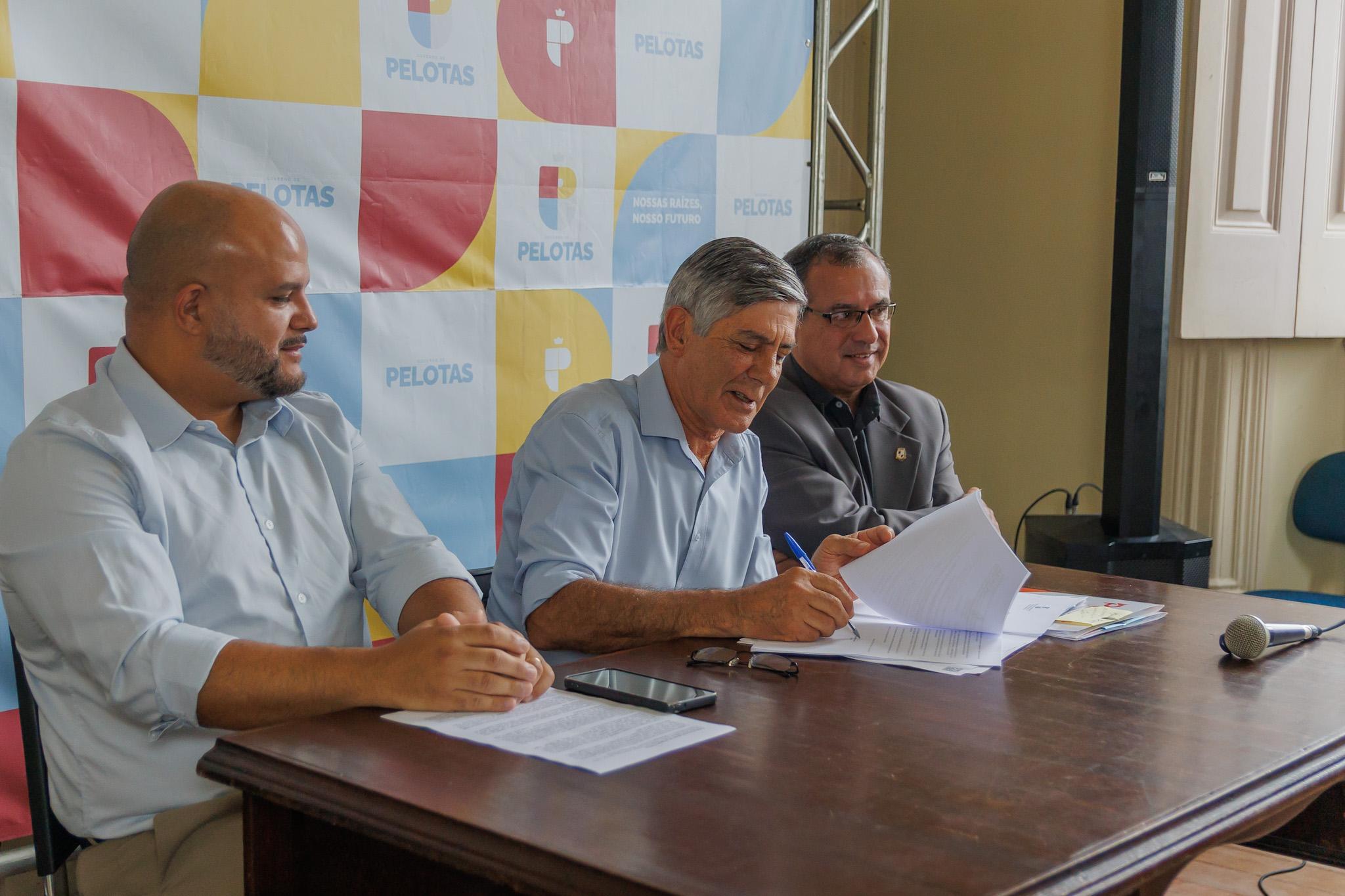 Com pedido de urgência, Executivo envia matérias para criação da Fundação Hildete Bahia da Luz, programa Vida Ativa Mais e reestruturação do conselho voltado à causa animal