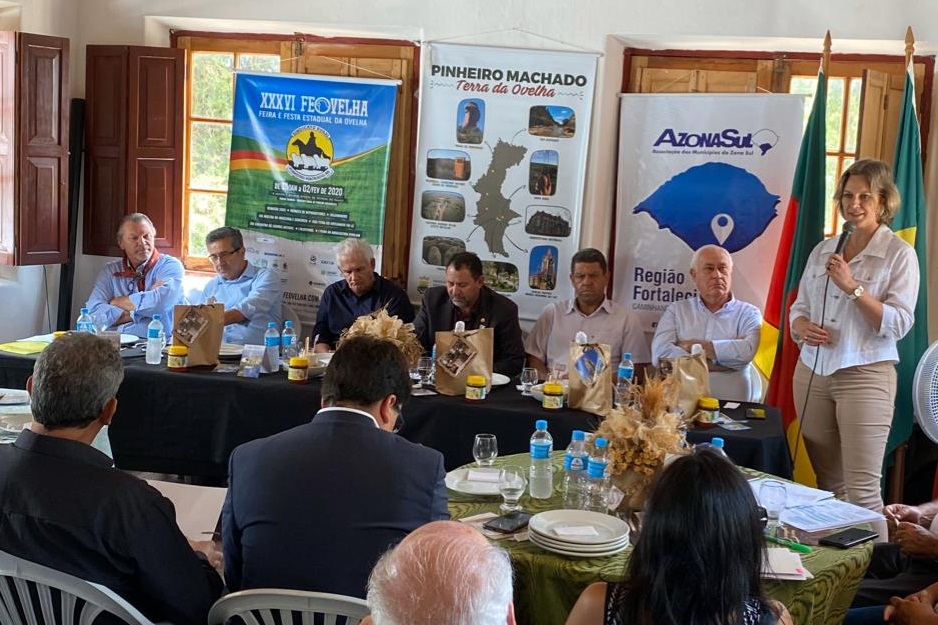 Paula, que é vice-presidente da Associação dos Municípios da Zona Sul, acompanhou o segundo dia de atividades da 36ª Feira e Festa Estadual da Ovelha