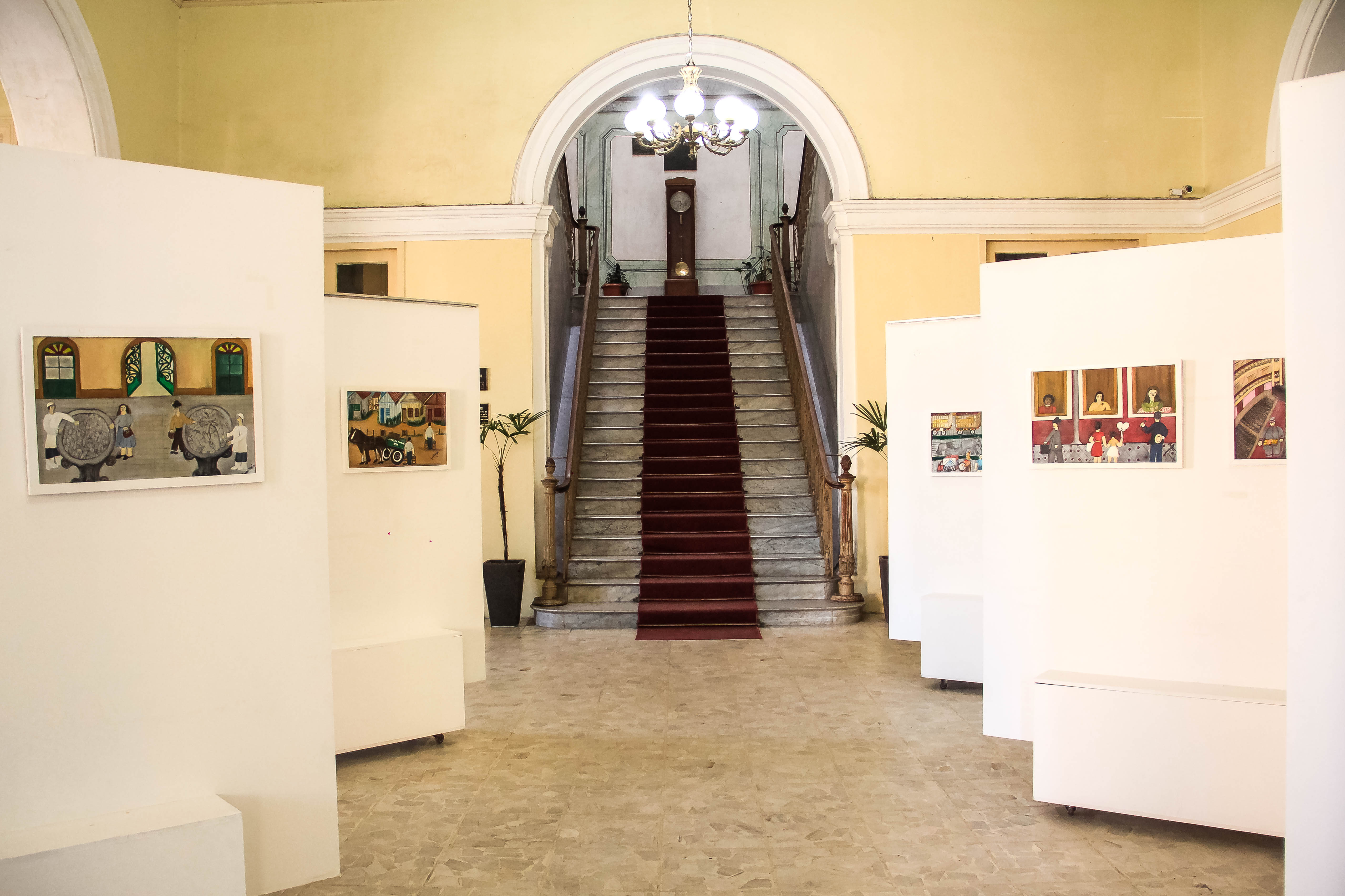 Obras do artista Geraldo Parcio Ribeiro ficarão expostas no saguão da Prefeitura durante o mês de julho