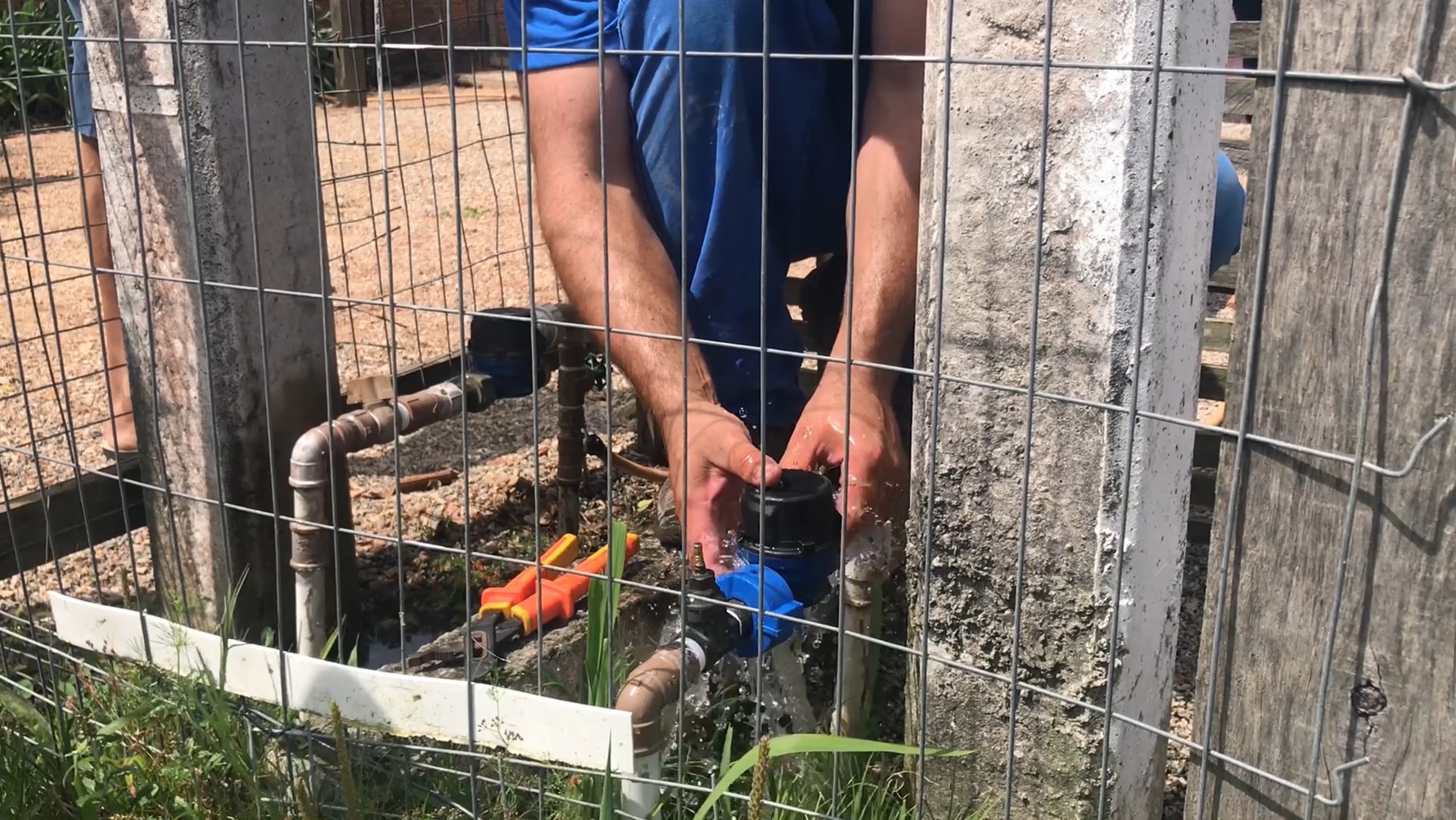 Autarquia mantém equipes nas ruas fazendo a substituição dos hidrômetros e a atualização do cadastro da população