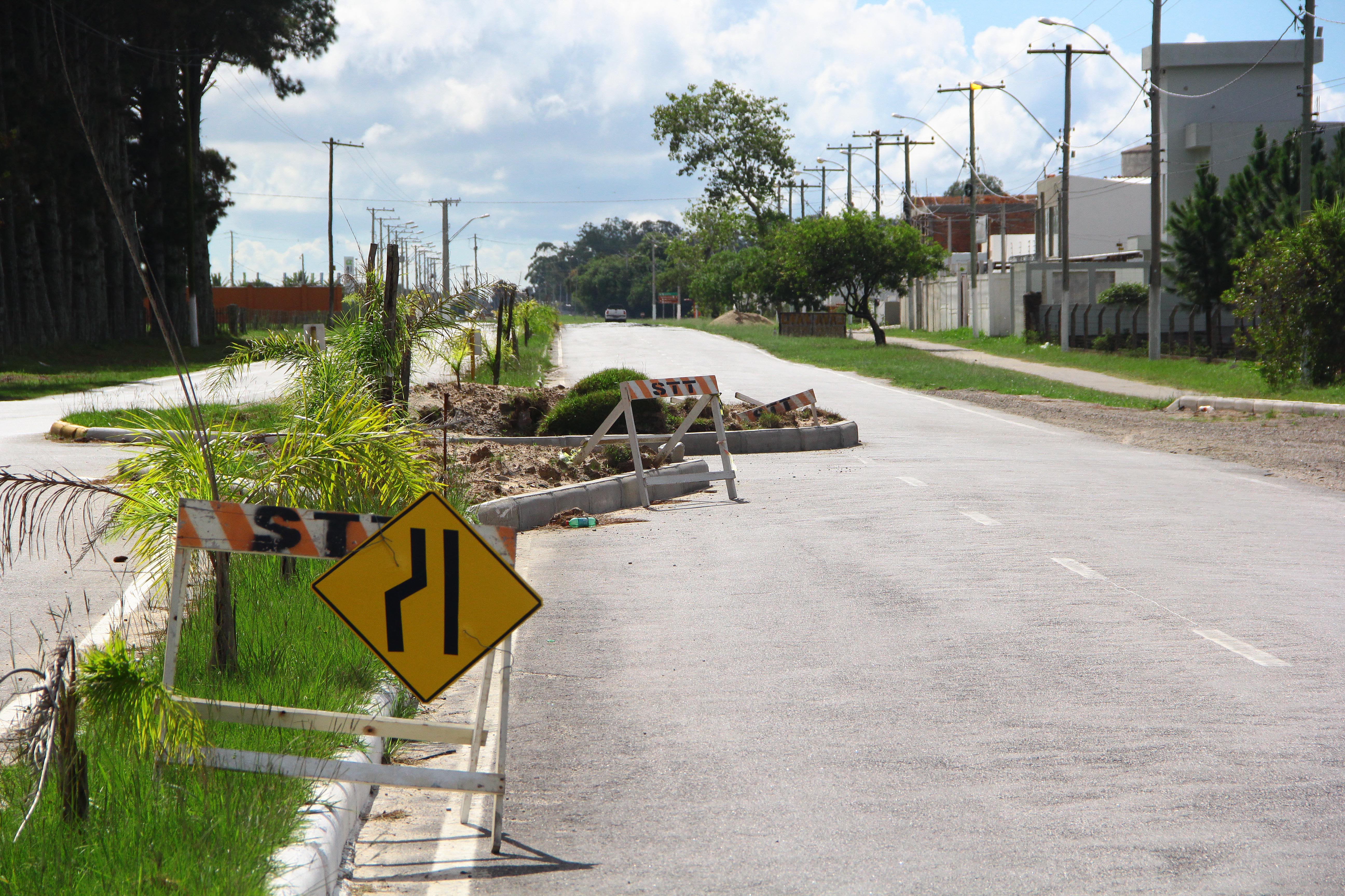 Rotatória é construída para melhorar acesso aos novos residenciais e ao Colégio Santa Mônica