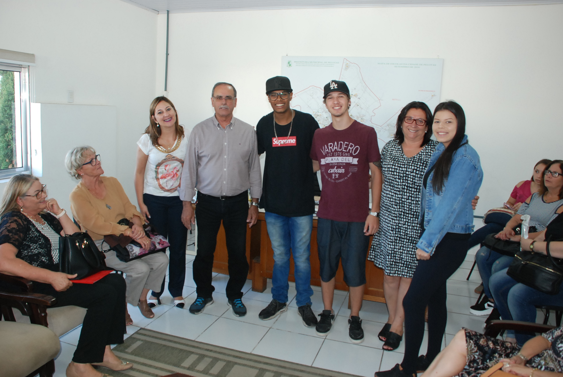 Secretário de Educação reúne-se com os estudantes, selecionados no vestibular de 2018, para felicitá-los
