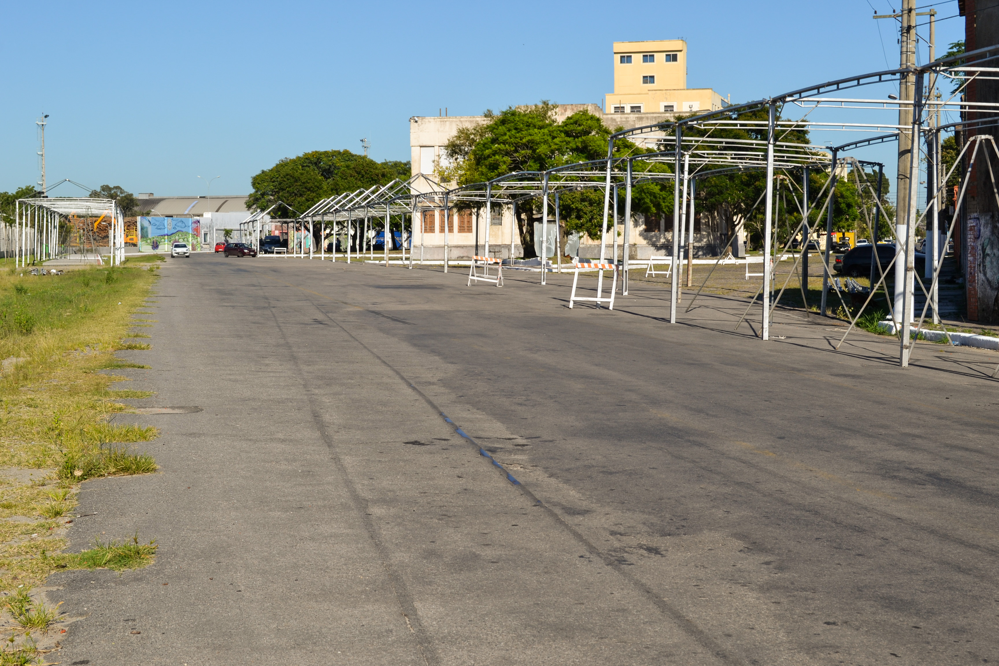 Vendedores não poderão se instalar fora do espaço determinado no entorno da passarela