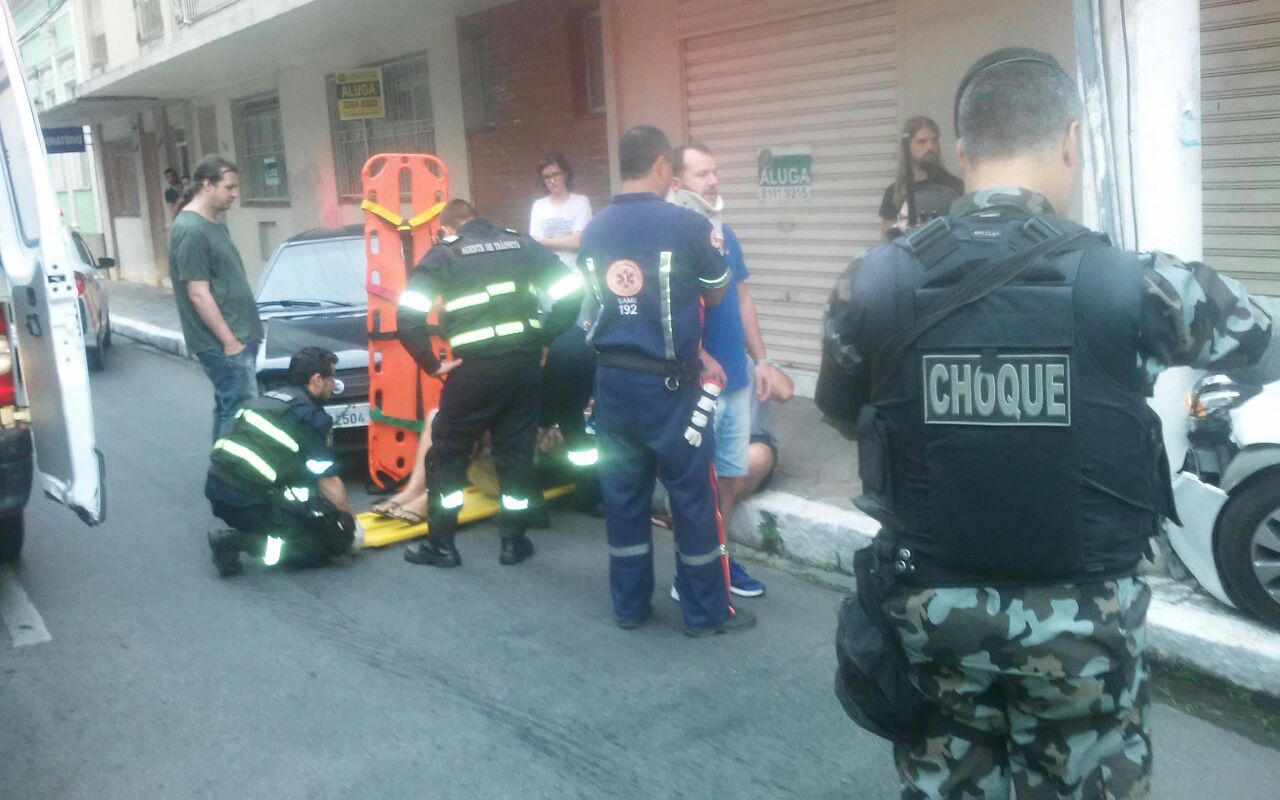 Colisão de dois veículos resulta em cinco pessoas feridas