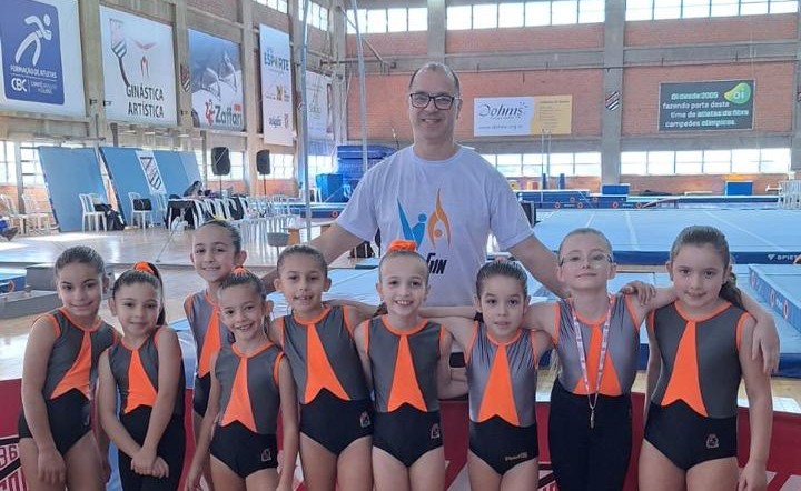 Atletas fizeram apresentações em quatro aparelhos e receberam premiações