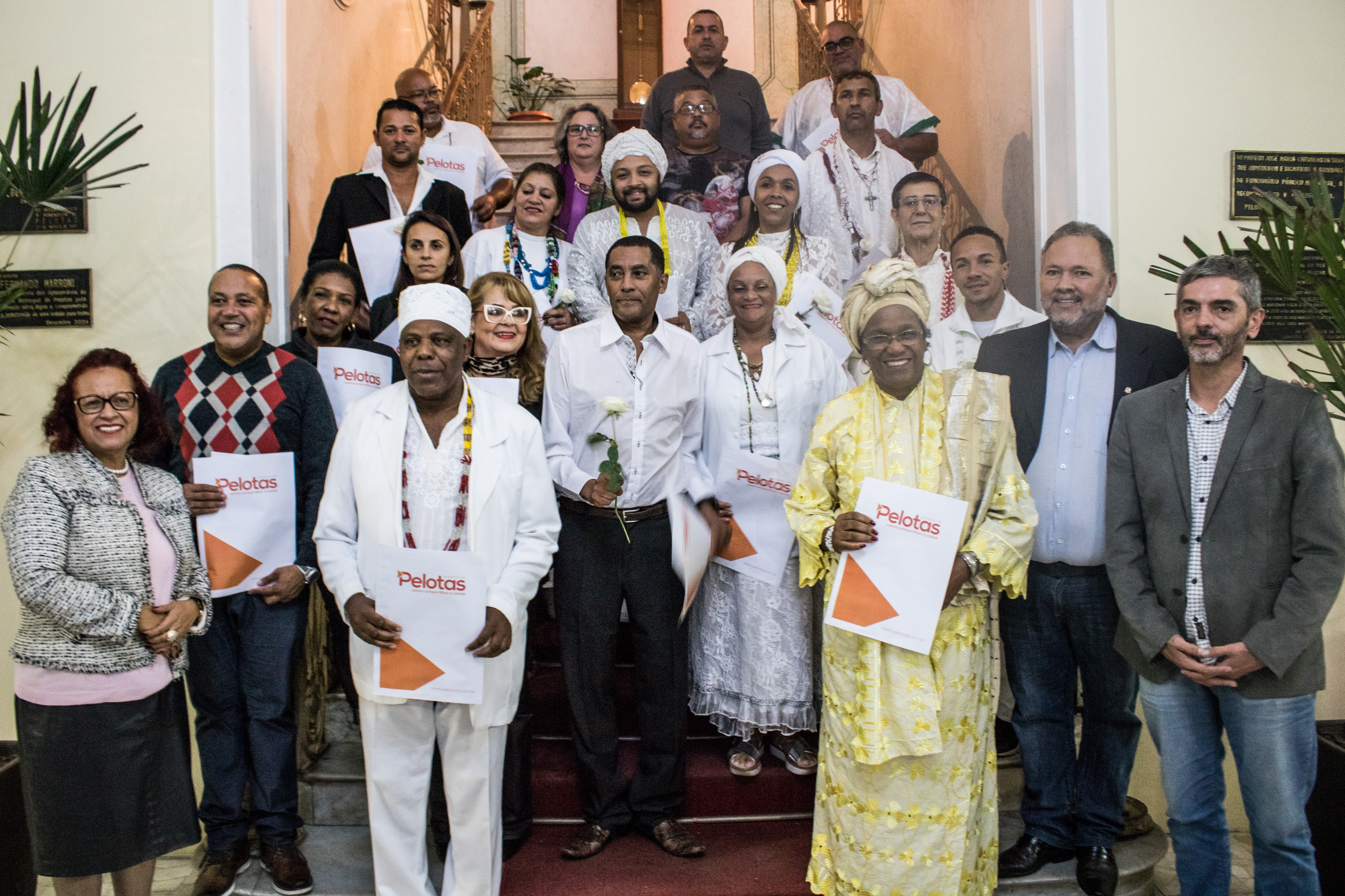 Dos 19 integrantes, 13 são de centros e casas religiosas, e seis representam o Poder Público municipal