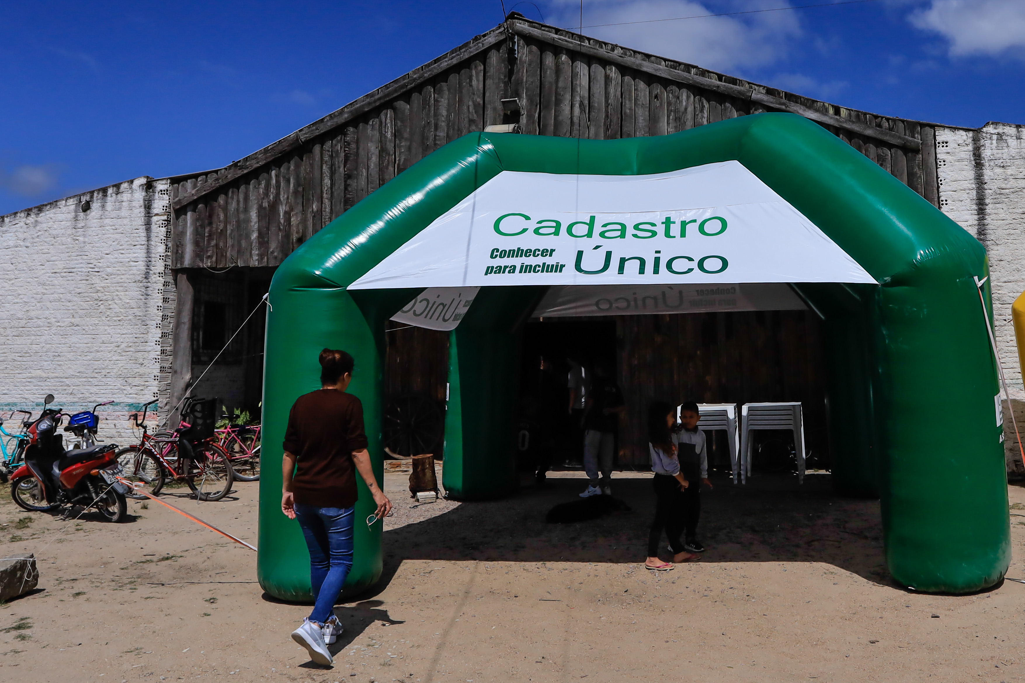 Adultos e crianças participaram das atividades realizadas no sábado