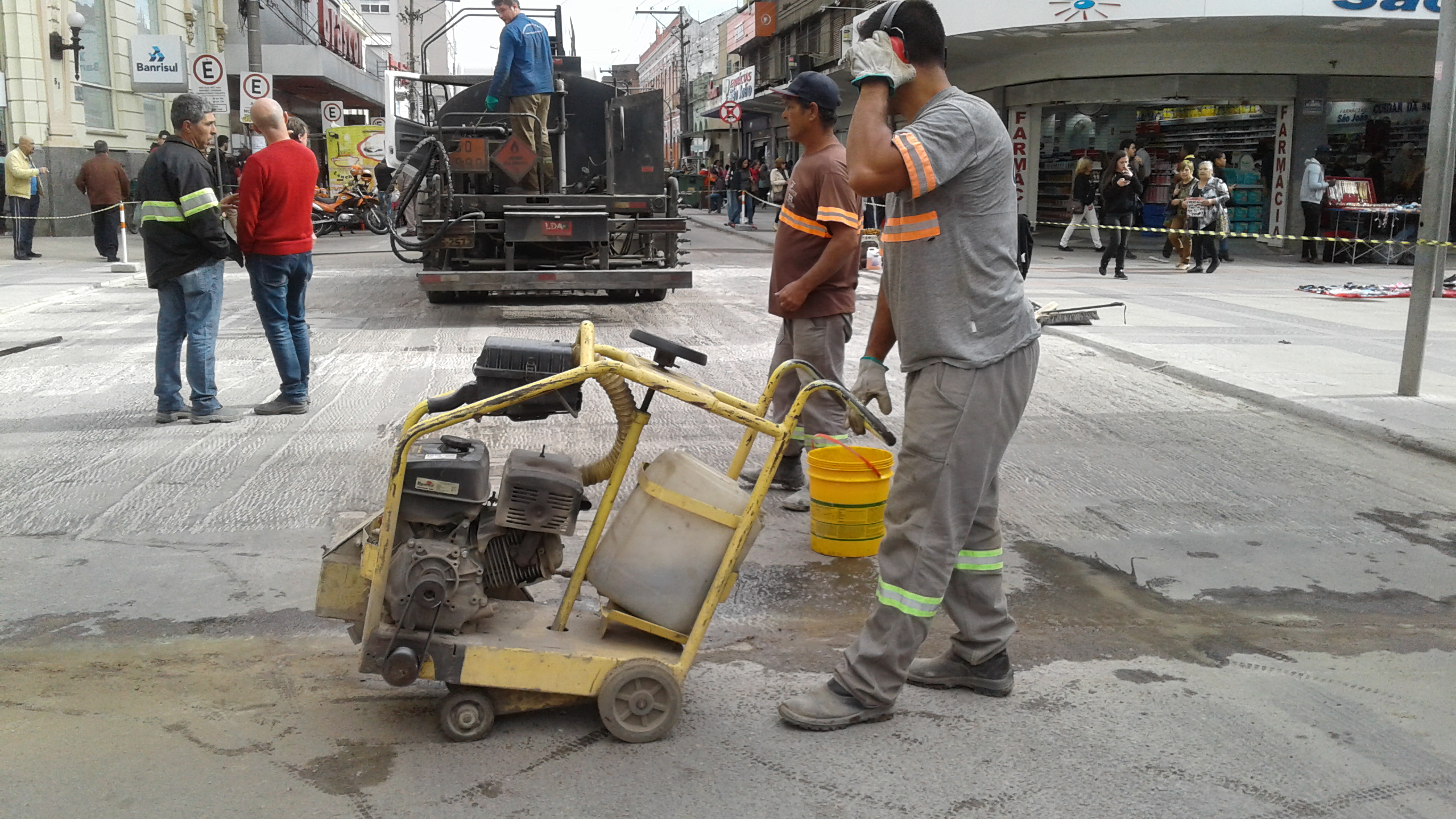 Trabalho de pavimentação segue também na General Neto