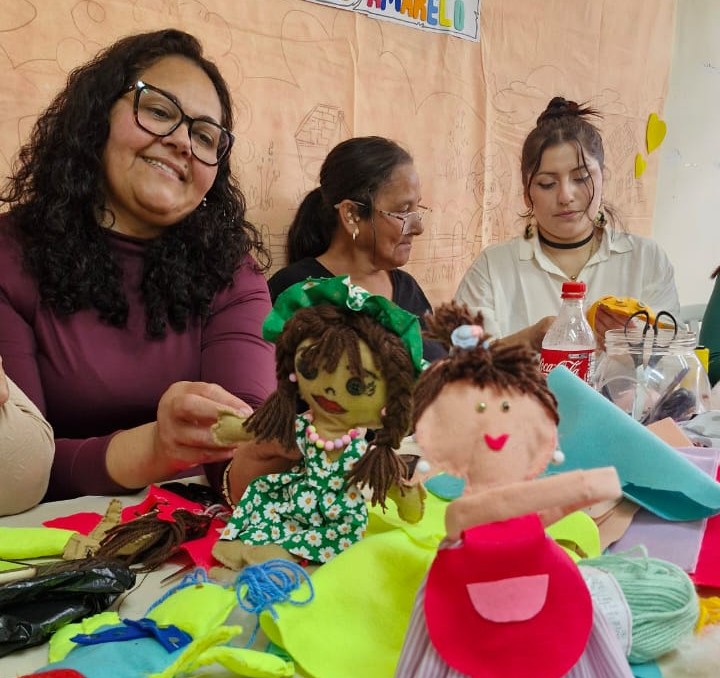 Projeto financiado pelo Procultura Pelotas, voltado a mulheres em situação de vulnerabilidade, une teatro, construção de bonecas e rodas de conversa