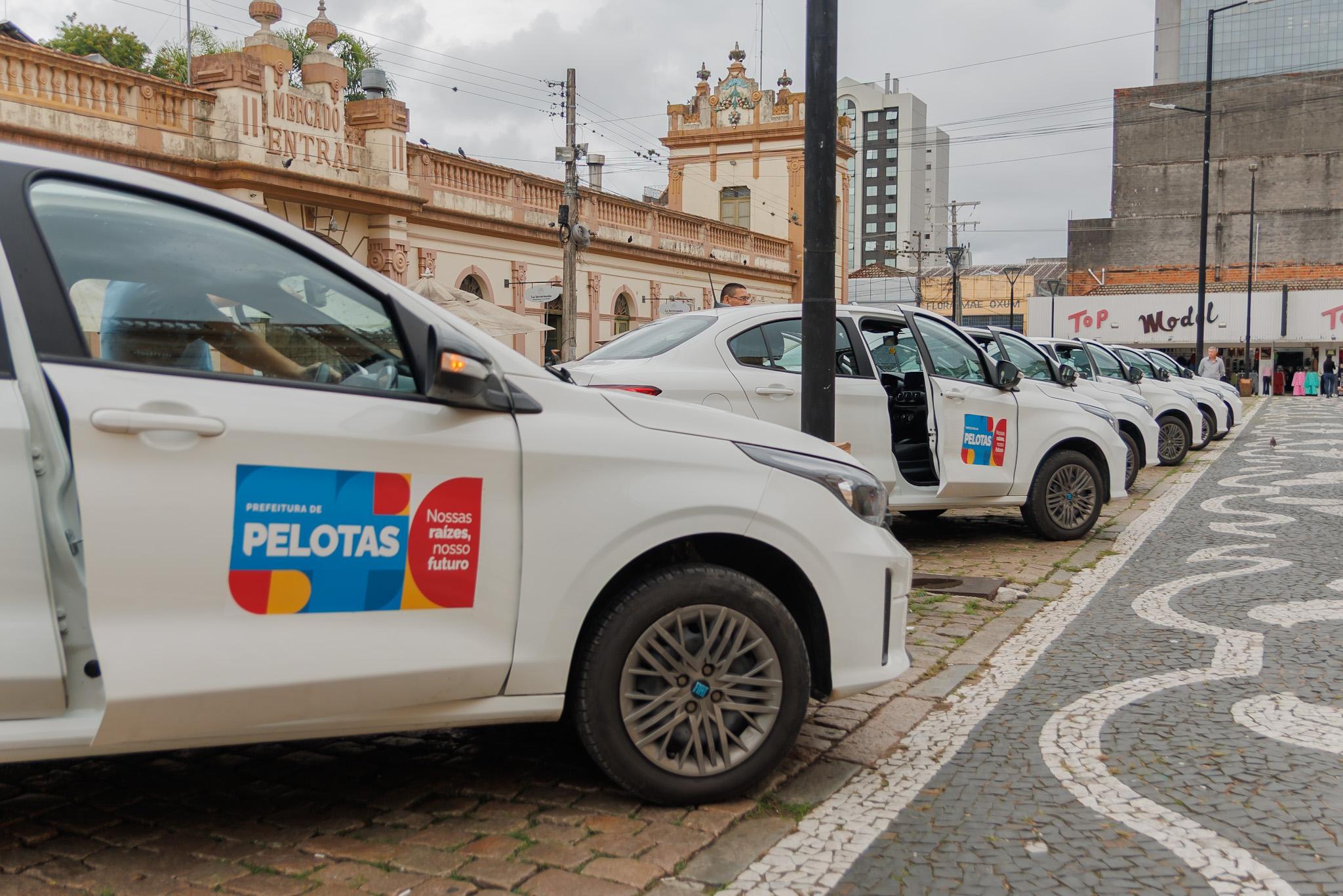 A entrega dos carros aconteceu nesta sexta-feira (24), oriundos de emendas parlamentares e em razão das enchentes de 2024.