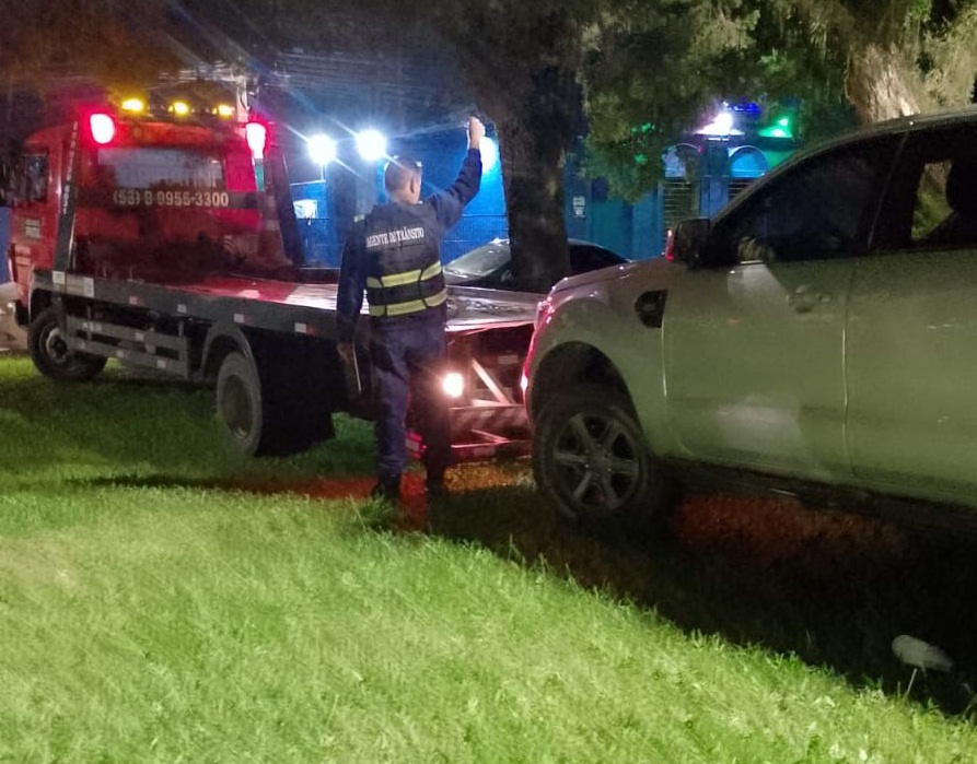 Motoristas ficam sujeitos às penalizações, com multa, remoção do veículo e pontos na CNH. Infração é recorrente na frente do IFSul e Sesi