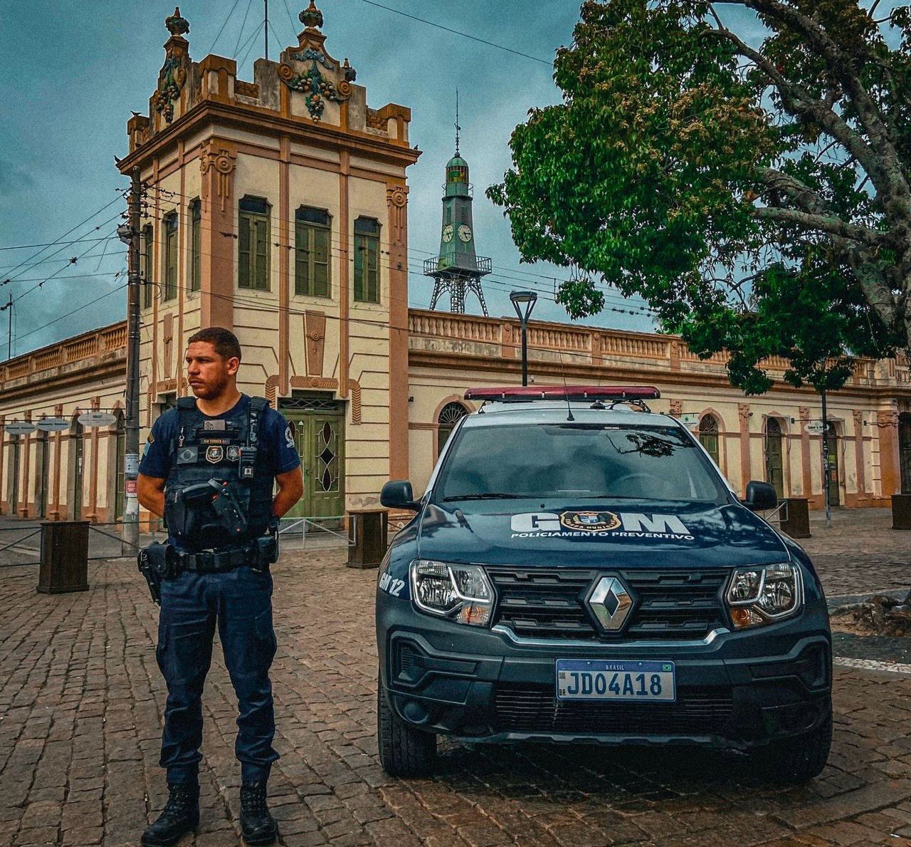 Policiamento reforça a segurança em praças, unidades de saúde e outros espaços públicos