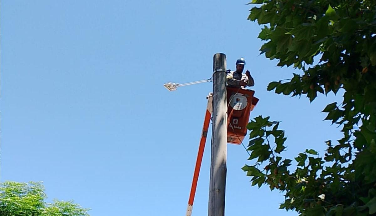 Serviço para as festas de Iemanjá e Navegantes incluiu também a recuperação do sistema de luz do ginásio do Barro Duro, como no ano passado