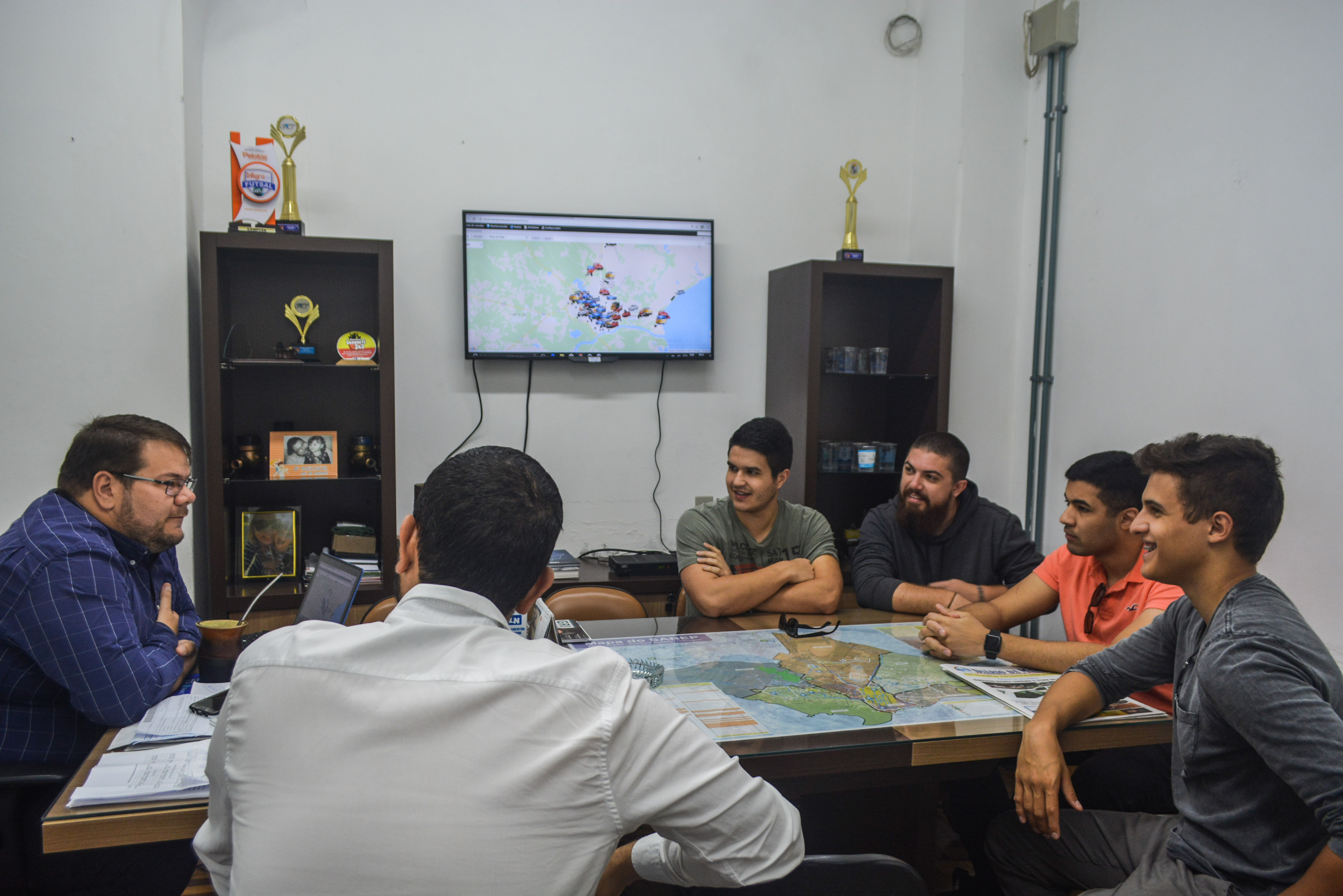 BotNap cria um alerta para a localização do caminhão da coleta seletiva.