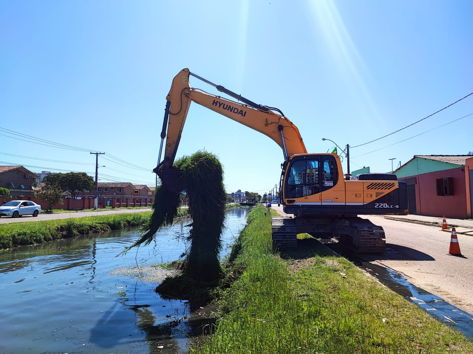 Sanep executa serviço de forma itinerante para garantir o escoamento da água em dias de chuva