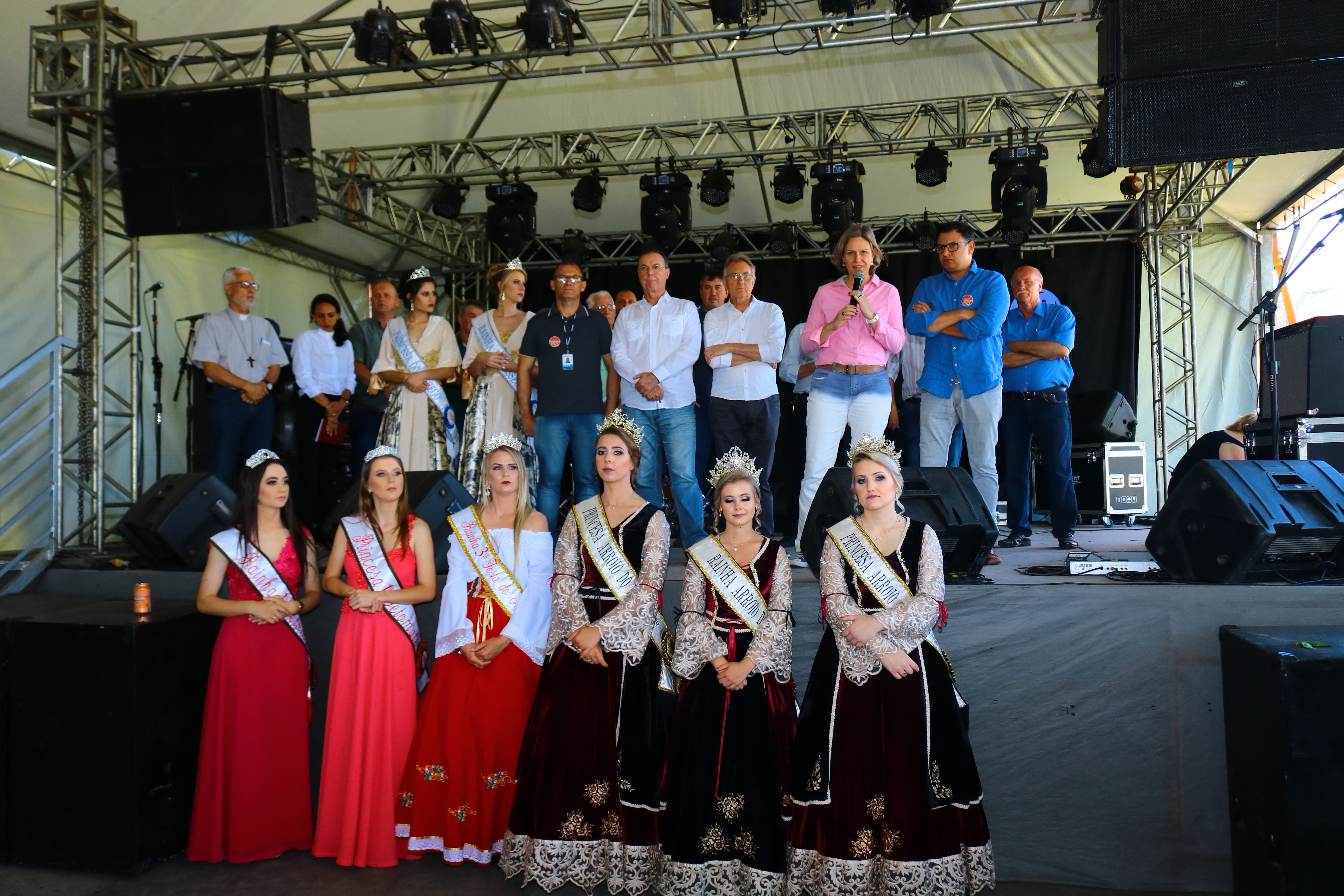 Público da festividade no Rincão da Caneleira, 8º distrito, recebeu as boas-vindas da prefeita Paula