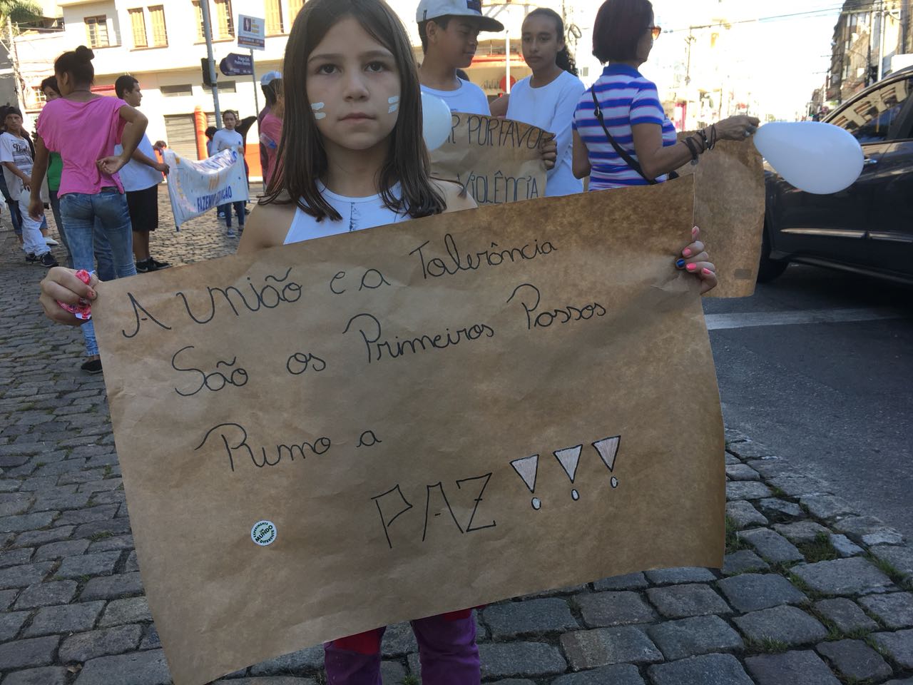Comunidade escolar pede a criação de uma cidade mais pacífica
