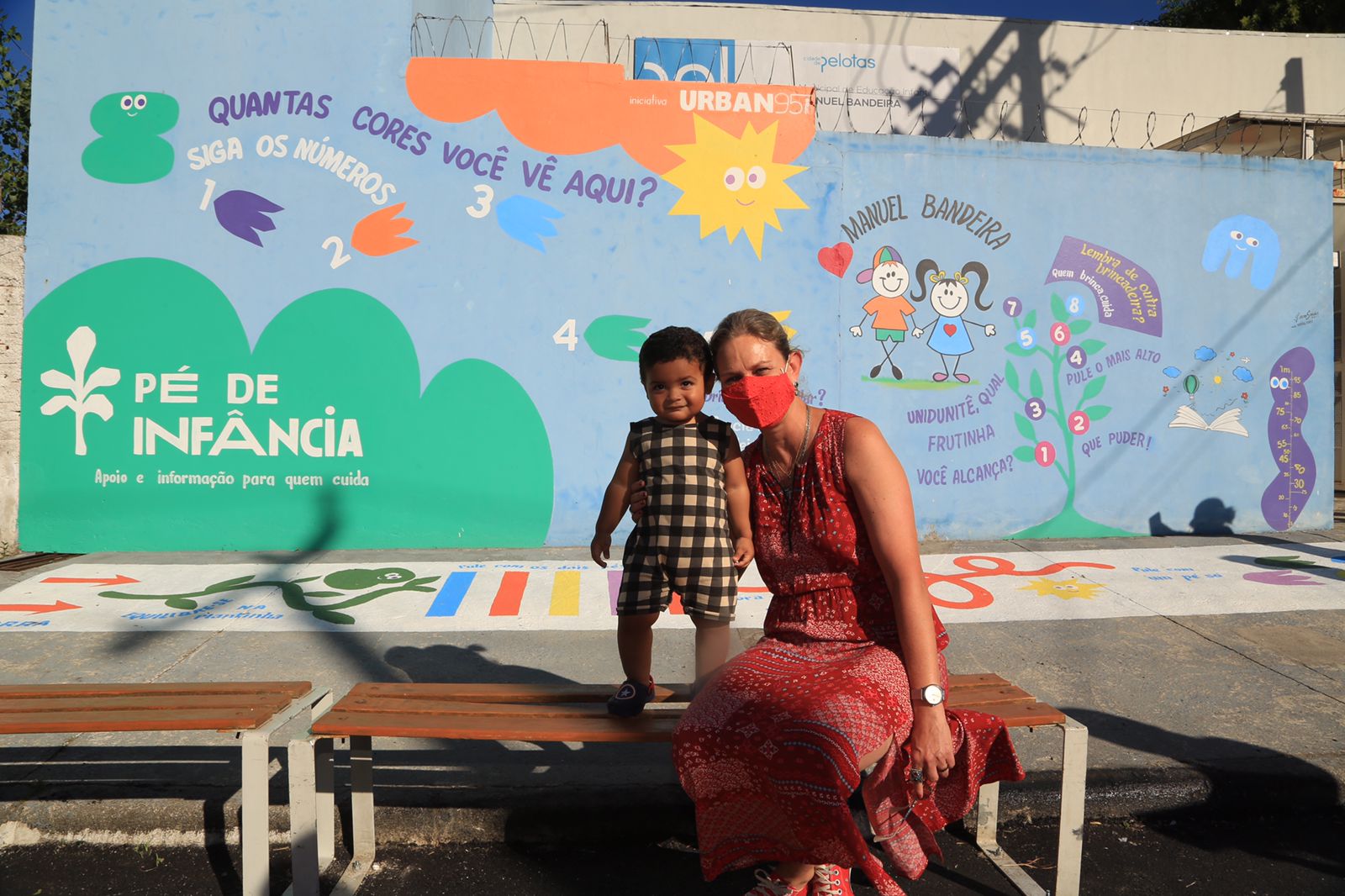 Escola de Educação Infantil recebe pinturas lúdicas na calçada e muro, pelo programa da Rede Urban95
