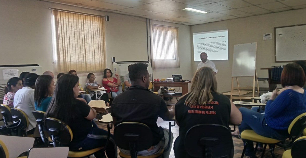 Capacitação promovida pela Secretaria de Assistência Social ocorre entre esta quinta e sexta-feira